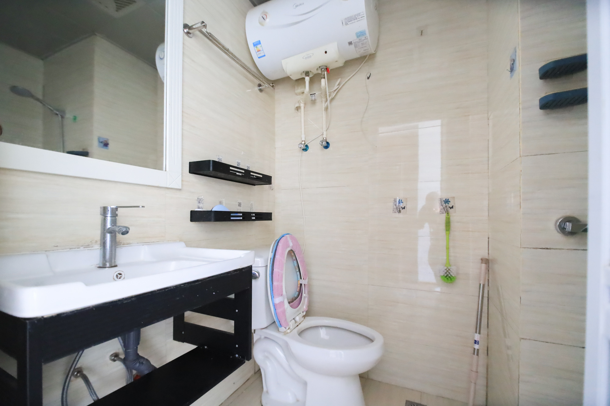 中建木莲工社  1室1厅1卫   24.00万卫生间