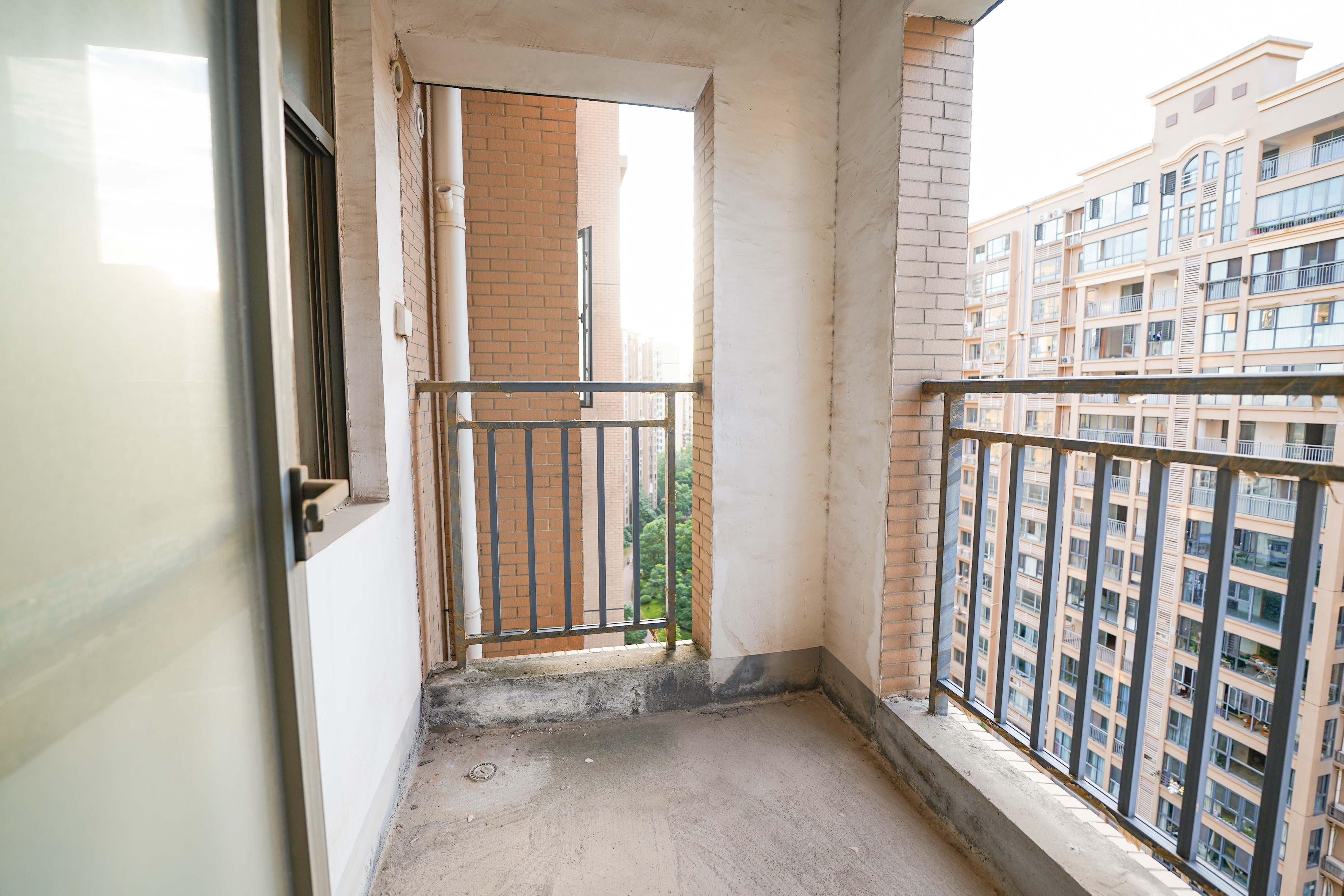 和美星城 3室2厅2卫 78.0万 和美星城 3室2厅2卫 78.0万阳台