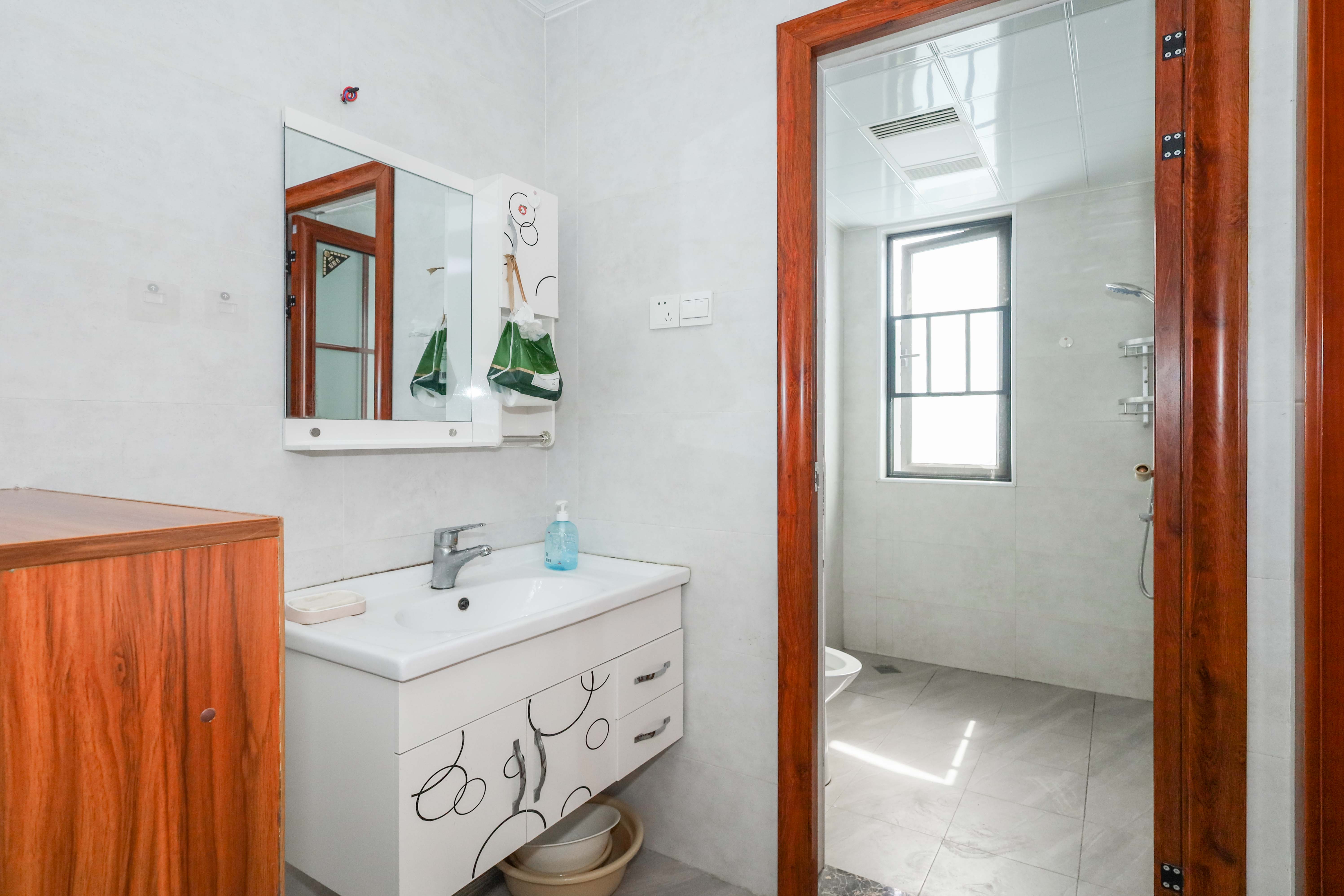 好莱城(弘德西街) 2室2厅1卫 68.0万 好莱城(弘德西街) 2室2厅1卫 68.0万卫生间