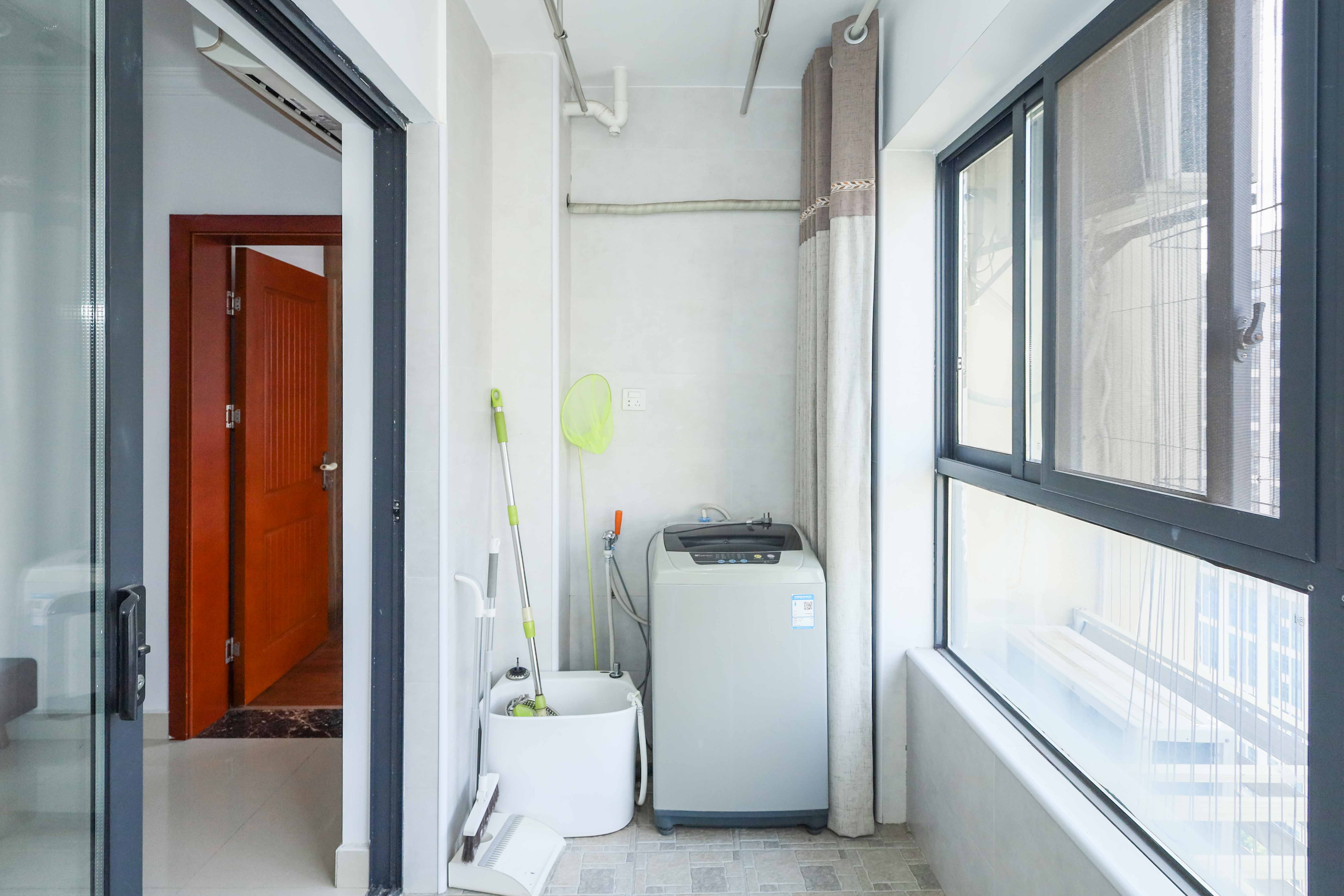 好莱城(弘德西街) 2室2厅1卫 68.0万 好莱城(弘德西街) 2室2厅1卫 68.0万阳台