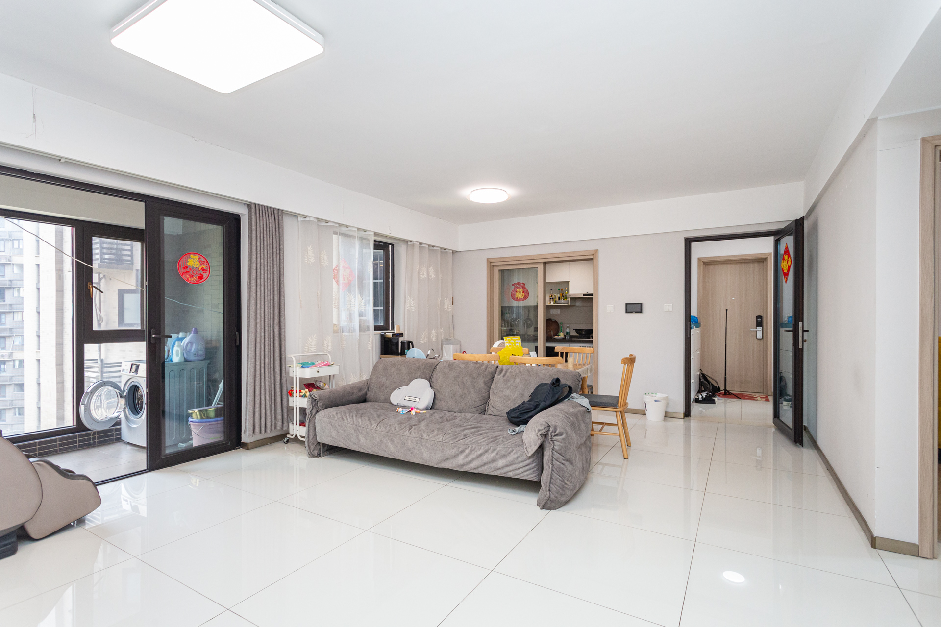 时代倾城三期 4室2厅2卫 106.0万 时代倾城三期 4室2厅2卫 106.0万客厅