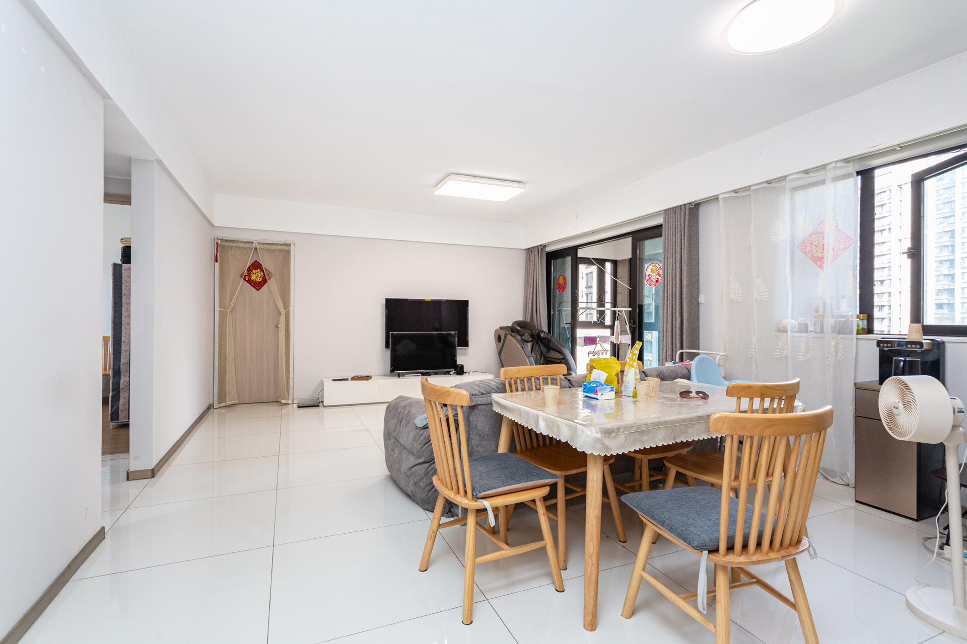 时代倾城三期 4室2厅2卫 106.0万 时代倾城三期 4室2厅2卫 106.0万客厅