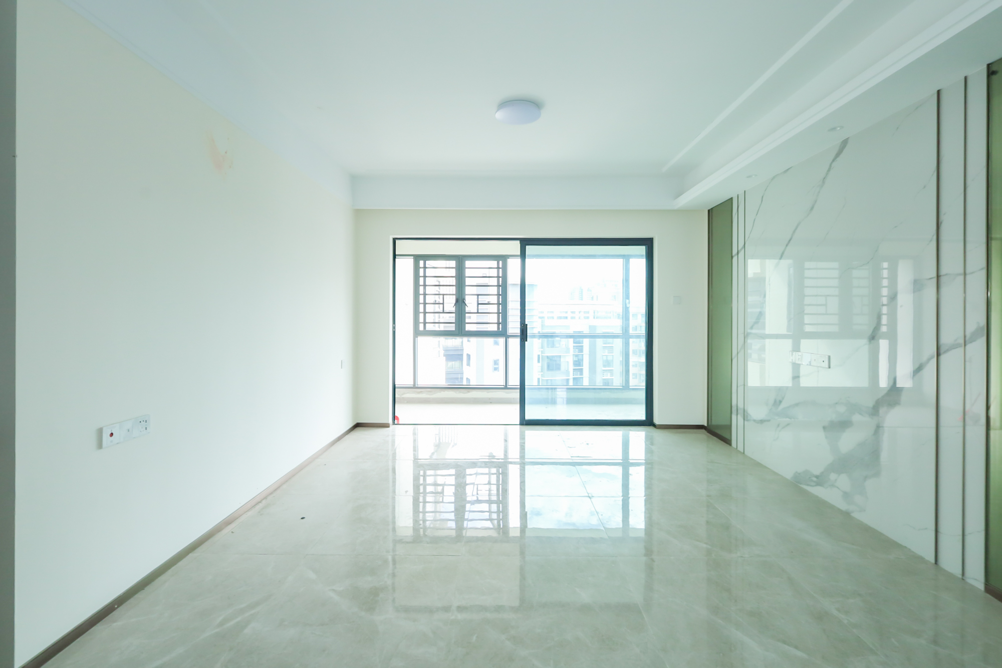 滨江府1913  4室2厅2卫    238.0万 滨江府1913  4室2厅2卫    238.0万客厅