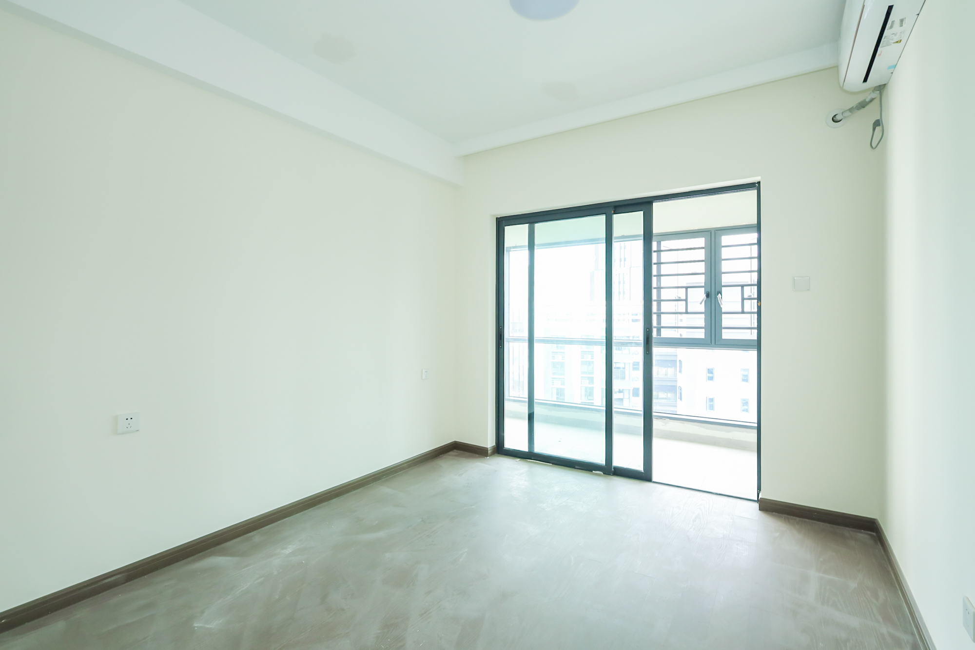 滨江府1913  4室2厅2卫    238.0万 滨江府1913  4室2厅2卫    238.0万卧室