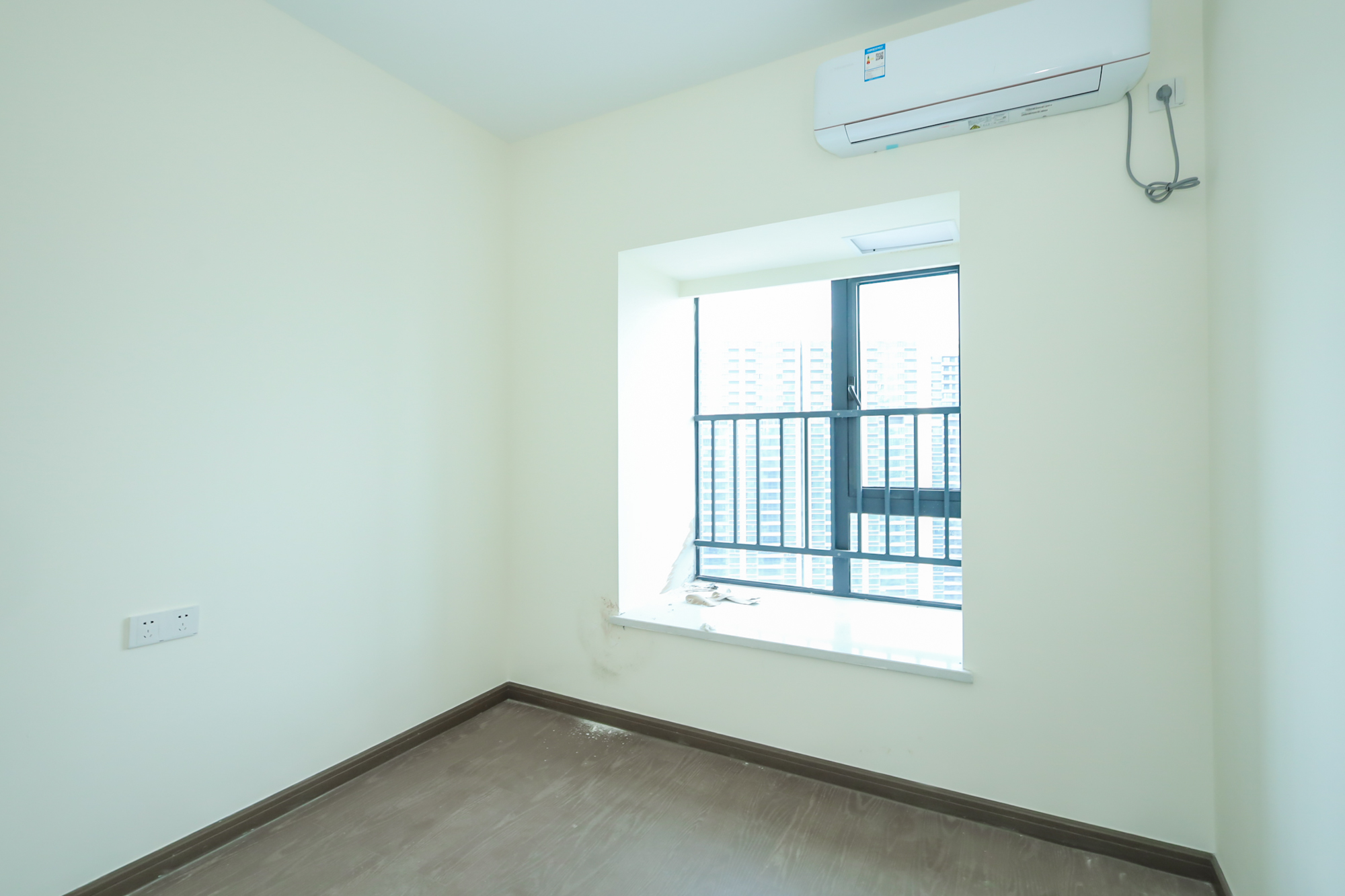 滨江府1913  4室2厅2卫    238.0万 滨江府1913  4室2厅2卫    238.0万卧室