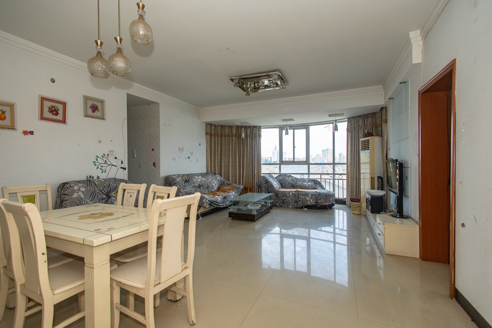 湘绣城 3室2厅1卫 46.8万 湘绣城 3室2厅1卫 46.8万客厅