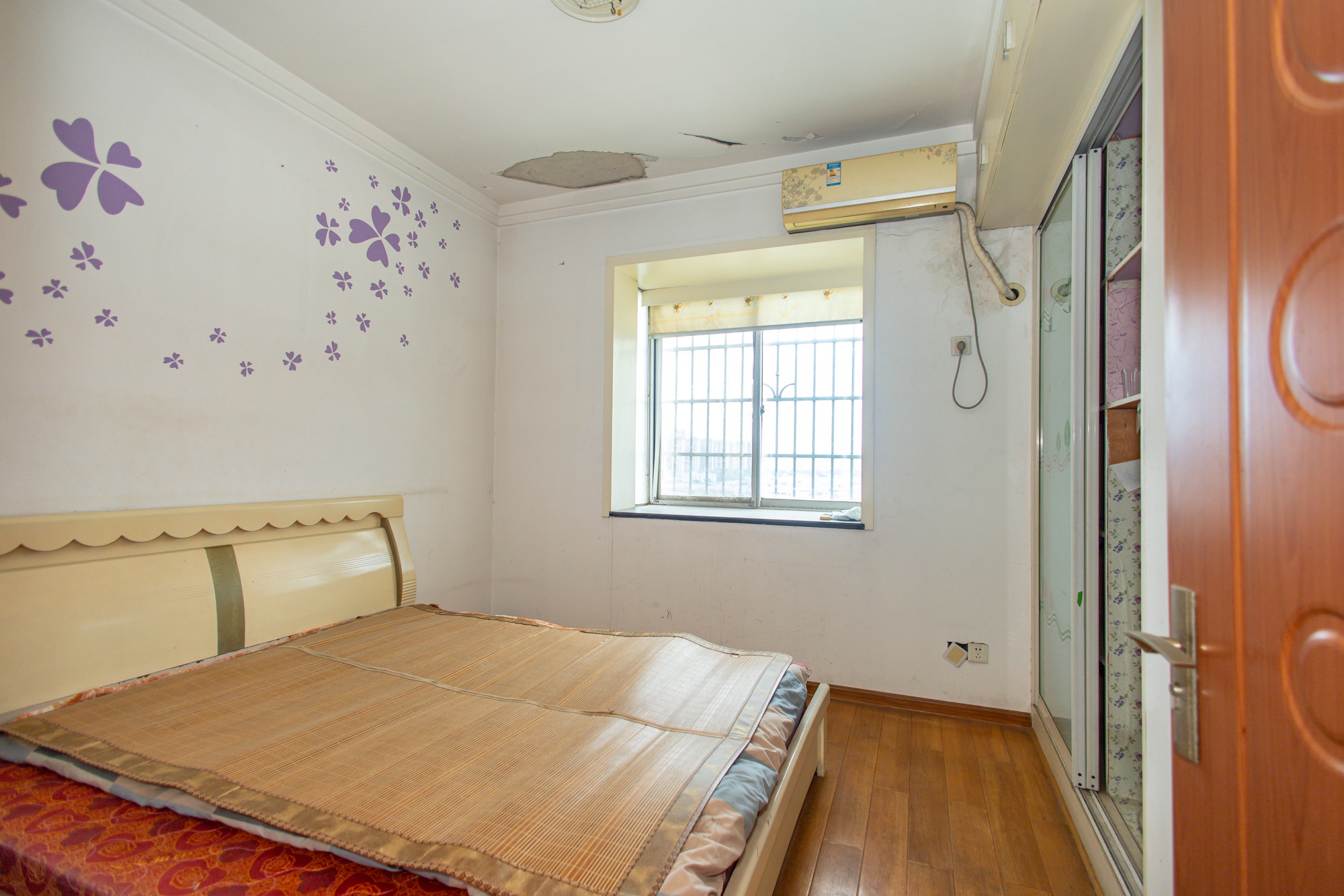 湘绣城 3室2厅1卫 46.8万 湘绣城 3室2厅1卫 46.8万卧室