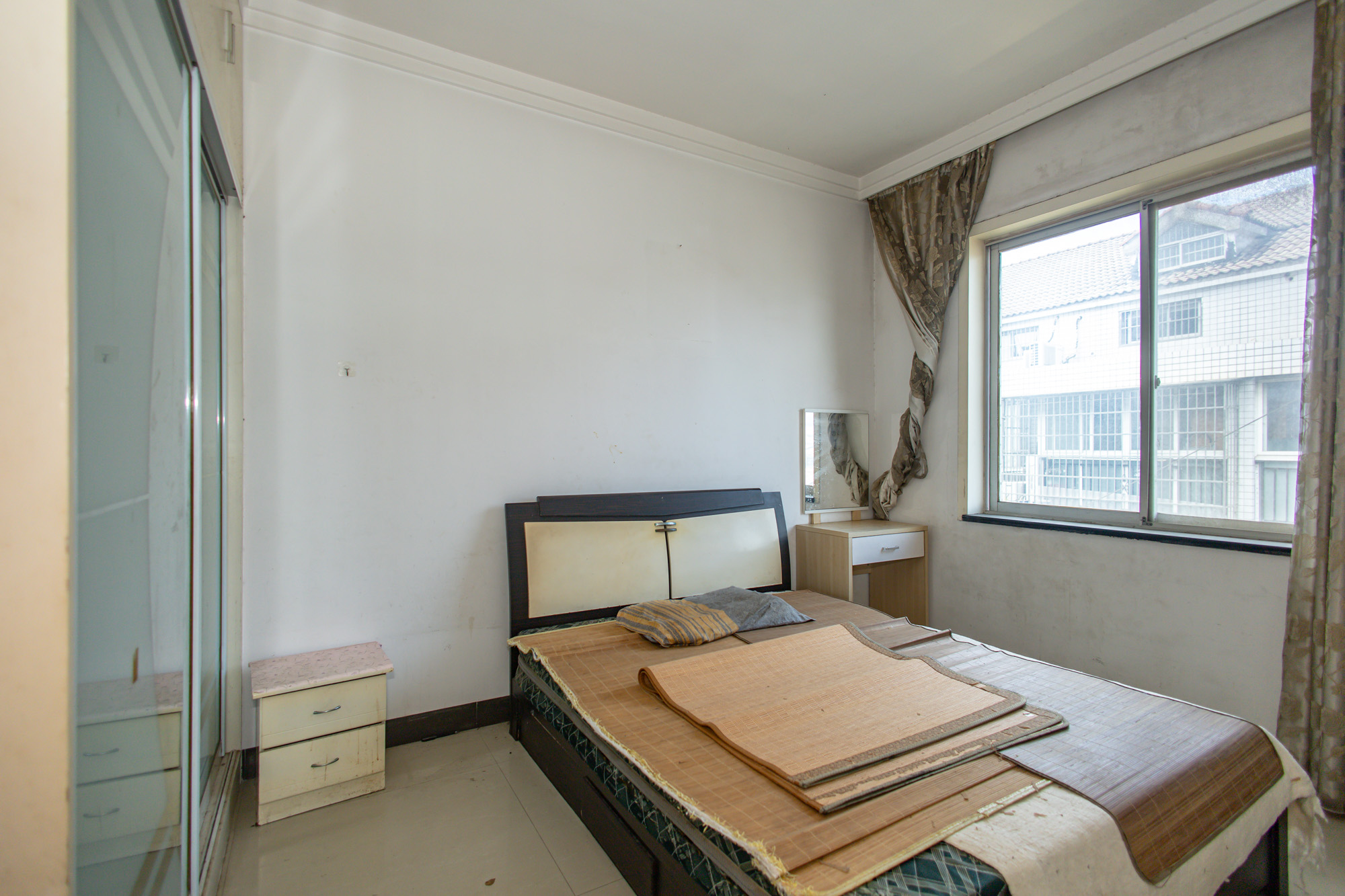 湘绣城 3室2厅1卫 46.8万 湘绣城 3室2厅1卫 46.8万卧室