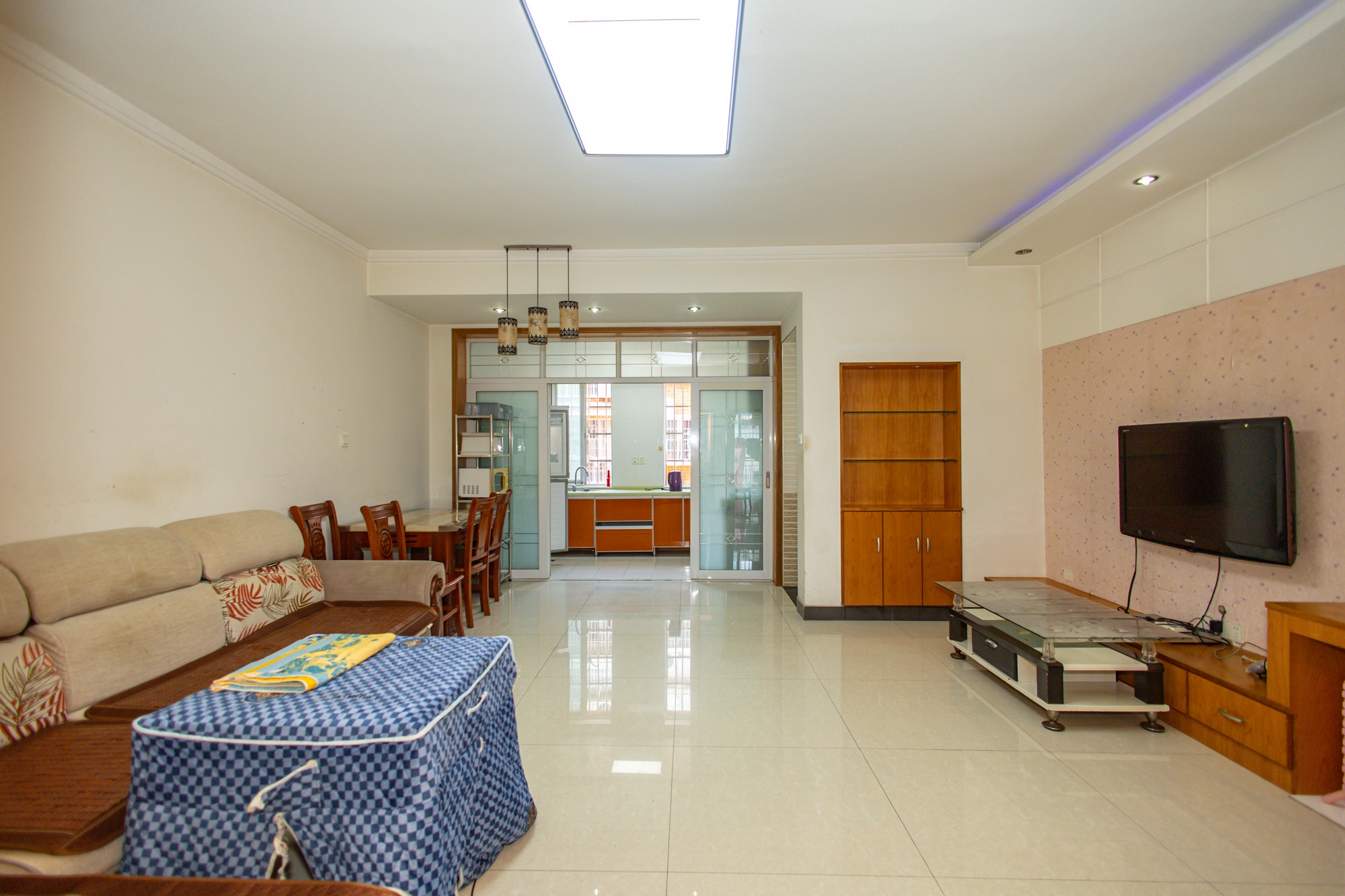 湘绣城 2室2厅1卫 31.8万 湘绣城 2室2厅1卫 31.8万客厅