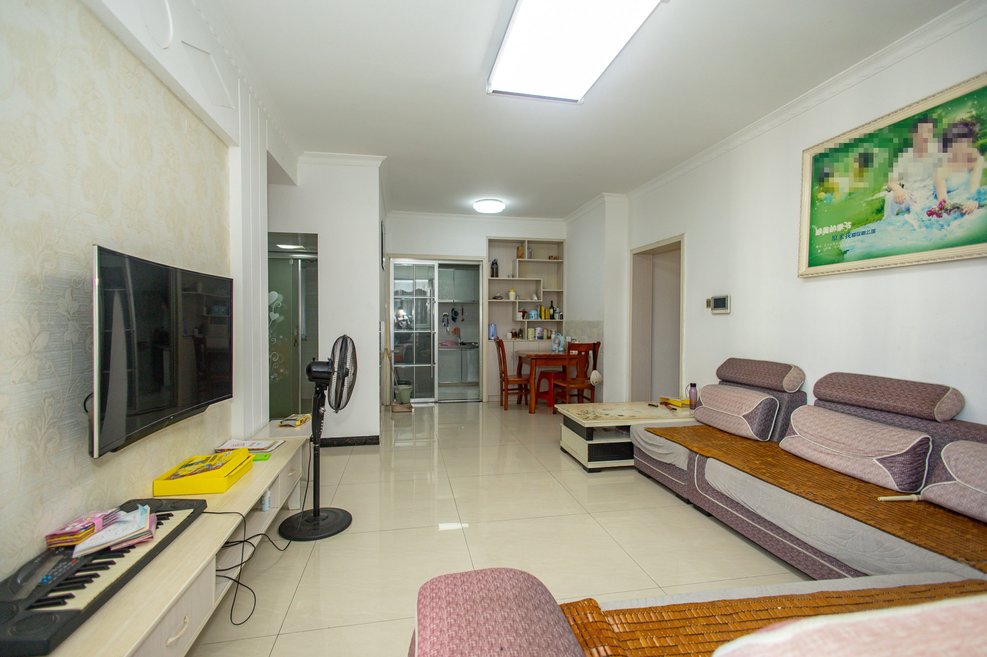 泊林晶城 3室2厅1卫 68.0万 泊林晶城 3室2厅1卫 68.0万客厅