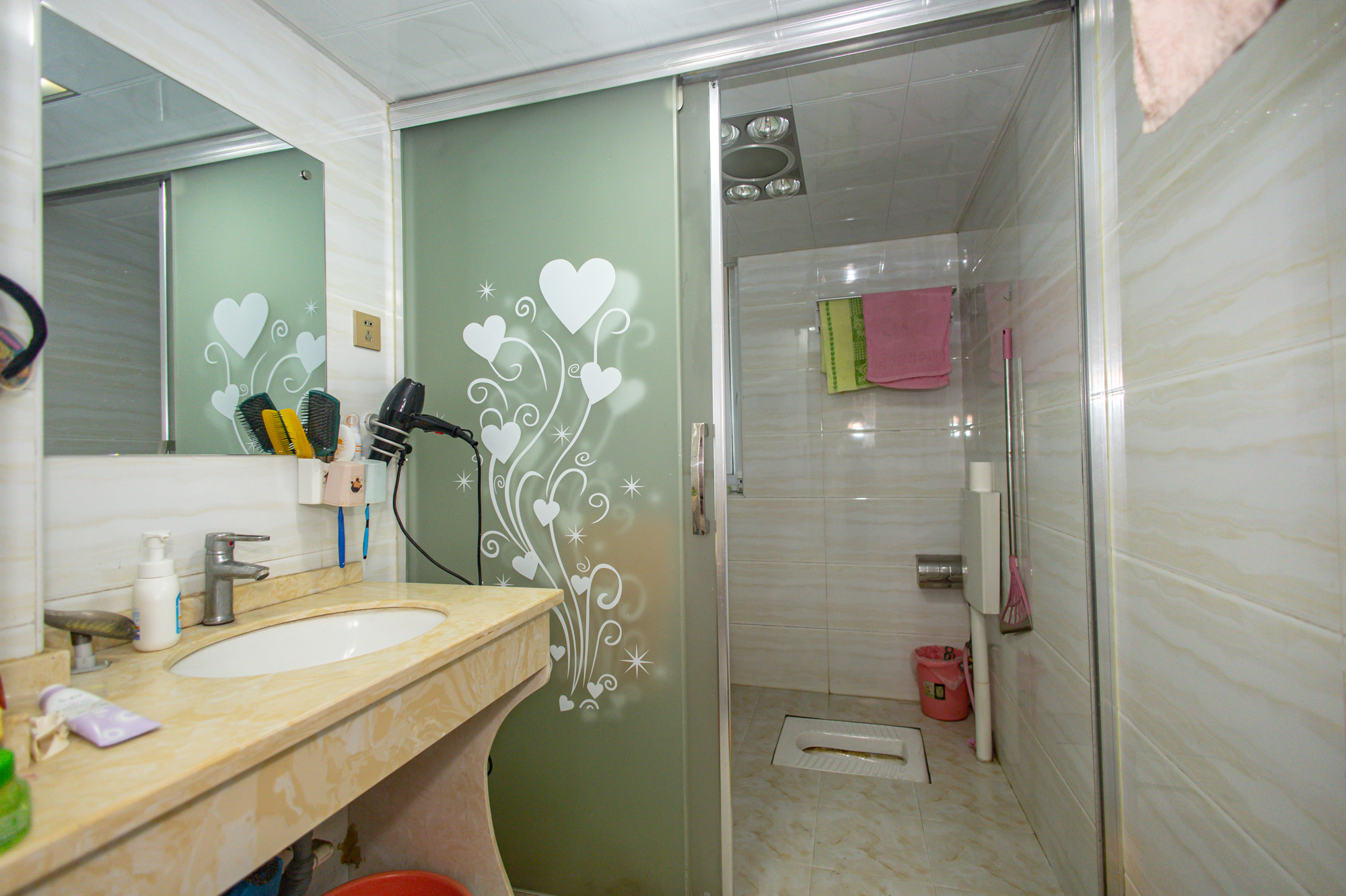 泊林晶城 3室2厅1卫 68.0万 泊林晶城 3室2厅1卫 68.0万卫生间