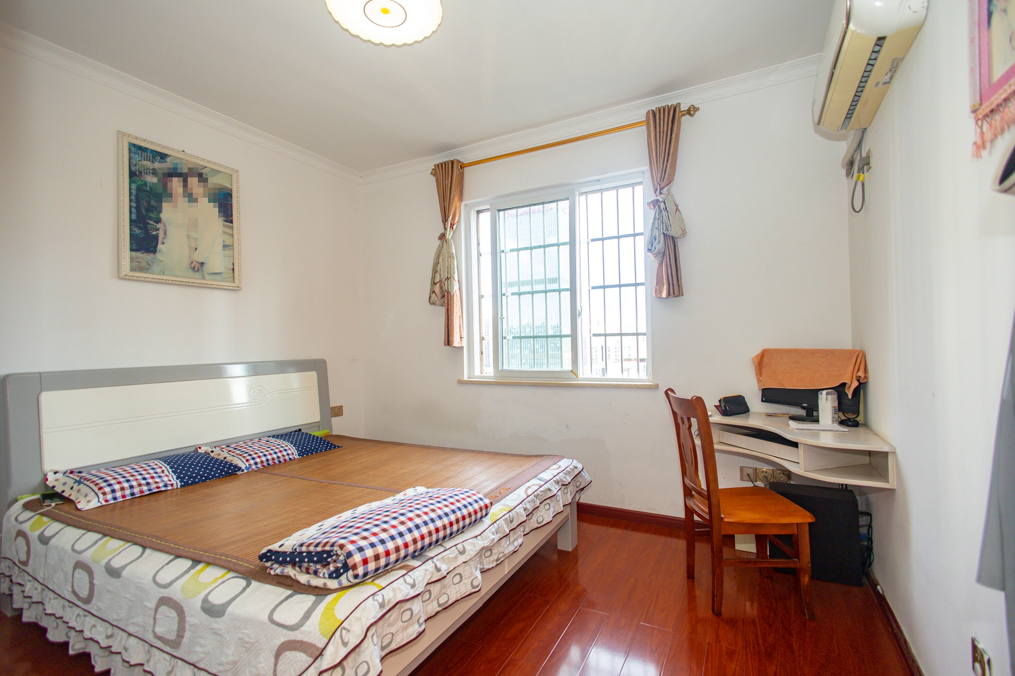 泊林晶城 3室2厅1卫 68.0万 泊林晶城 3室2厅1卫 68.0万卧室