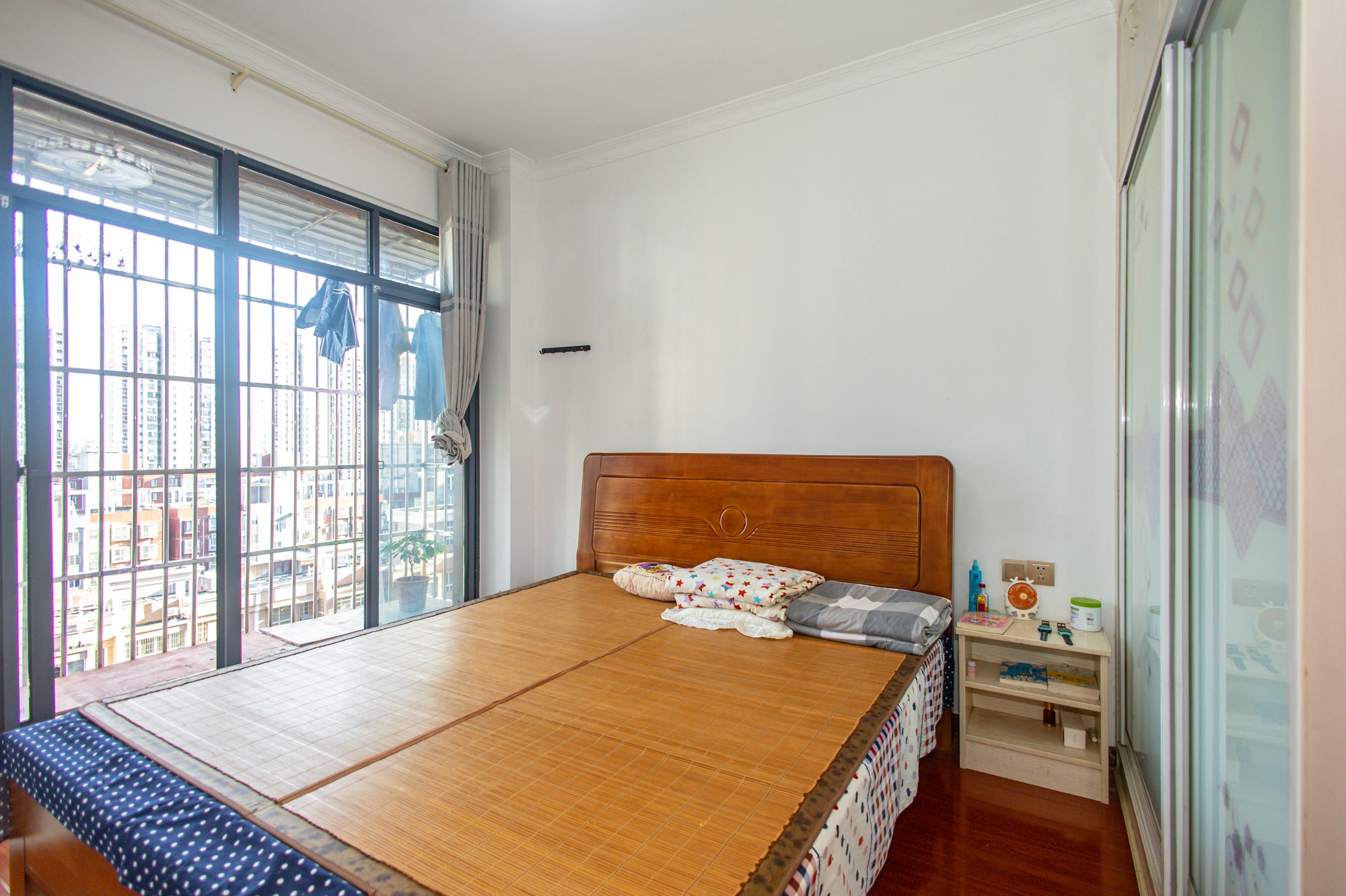 泊林晶城 3室2厅1卫 68.0万 泊林晶城 3室2厅1卫 68.0万卧室