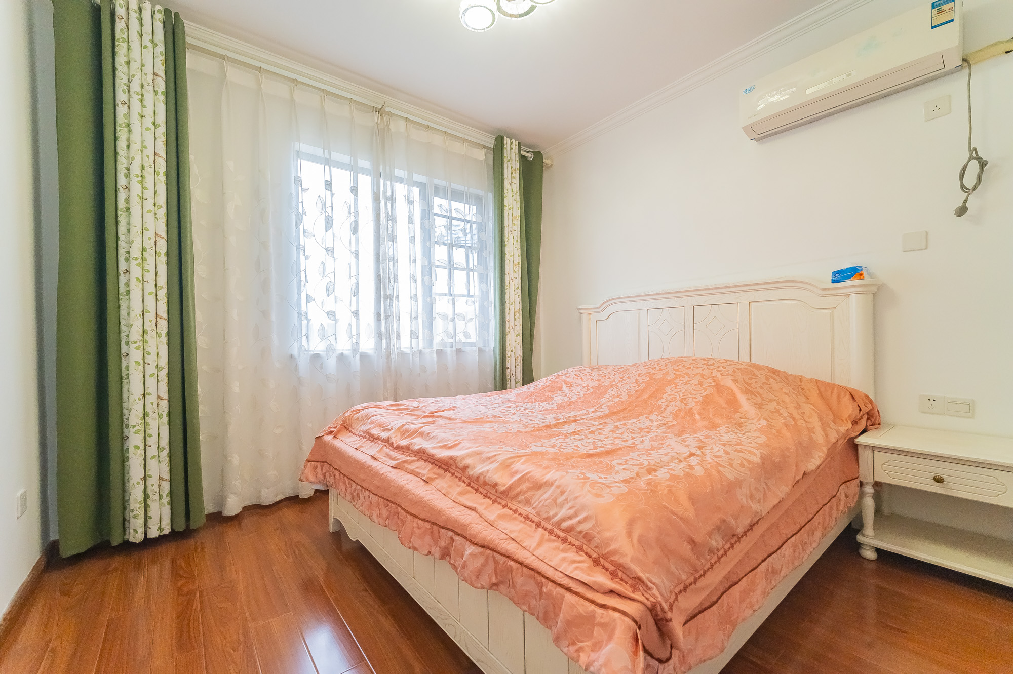 星湖湾一期高层 3室2厅1卫 76.8万 星湖湾一期高层 3室2厅1卫 76.8万卧室