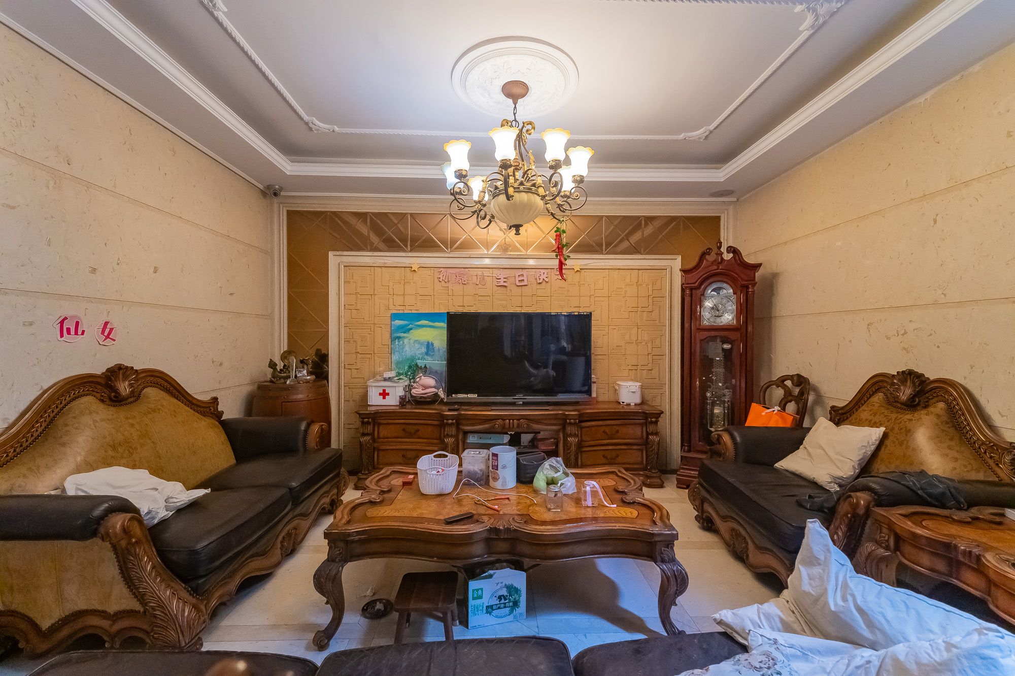 鹏基诺亚山林 5室2厅3卫 490.0万 鹏基诺亚山林 5室2厅3卫 490.0万客厅