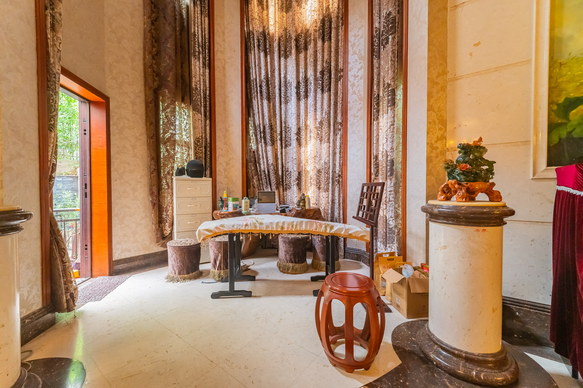 鹏基诺亚山林 5室2厅3卫 490.0万 鹏基诺亚山林 5室2厅3卫 490.0万客厅