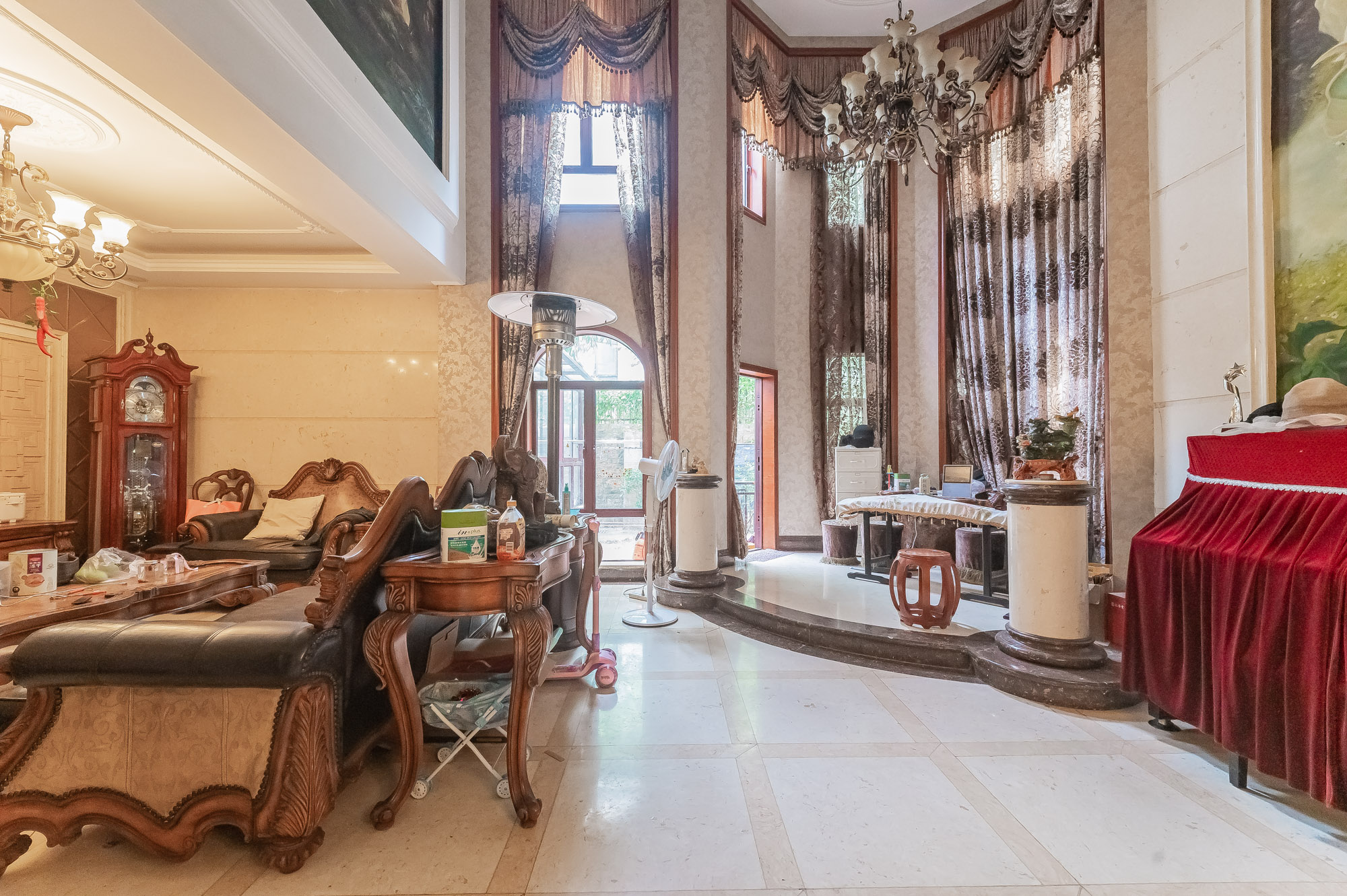 鹏基诺亚山林 5室2厅3卫 490.0万 鹏基诺亚山林 5室2厅3卫 490.0万客厅