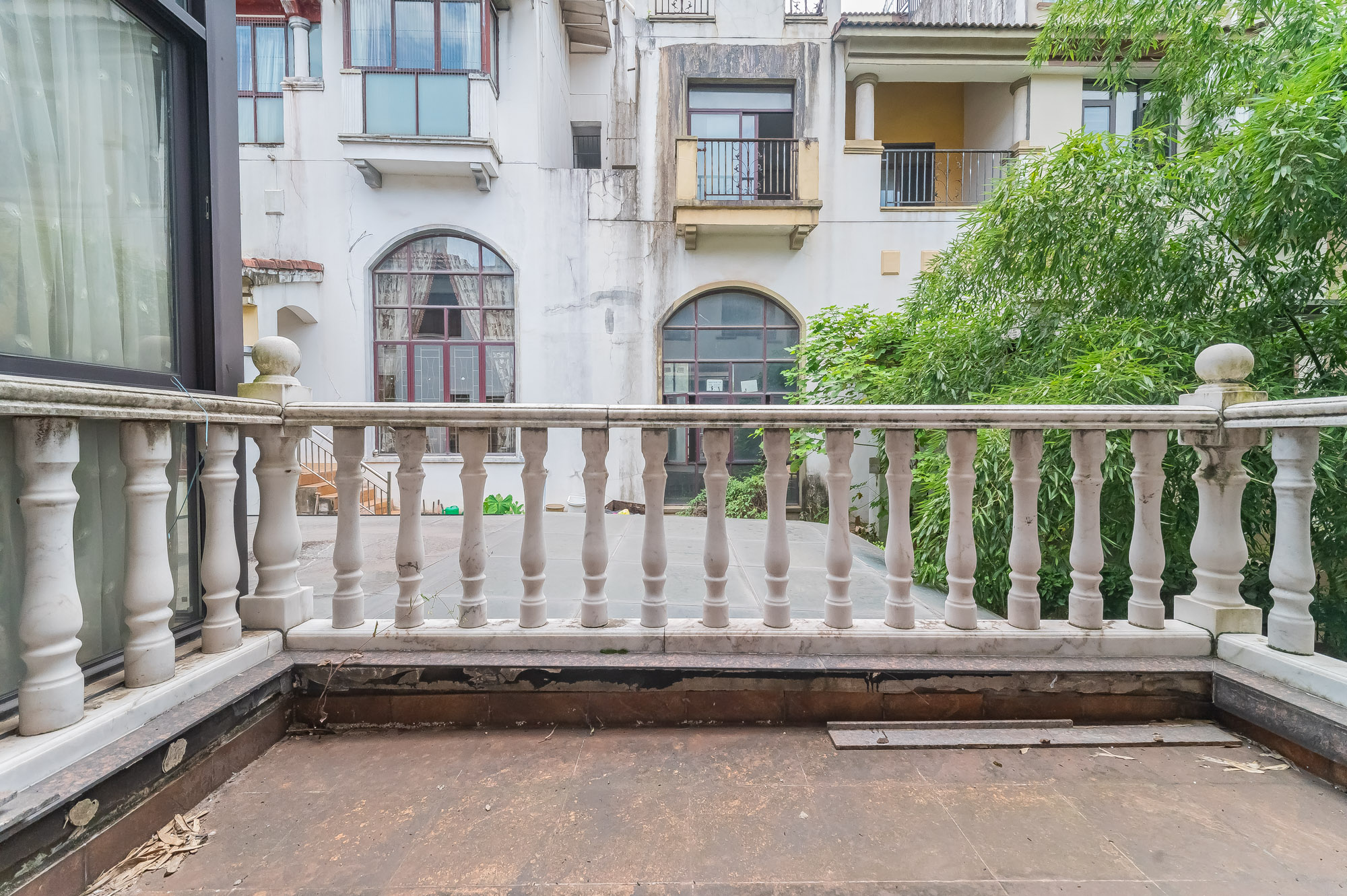 鹏基诺亚山林 5室2厅3卫 490.0万 鹏基诺亚山林 5室2厅3卫 490.0万阳台