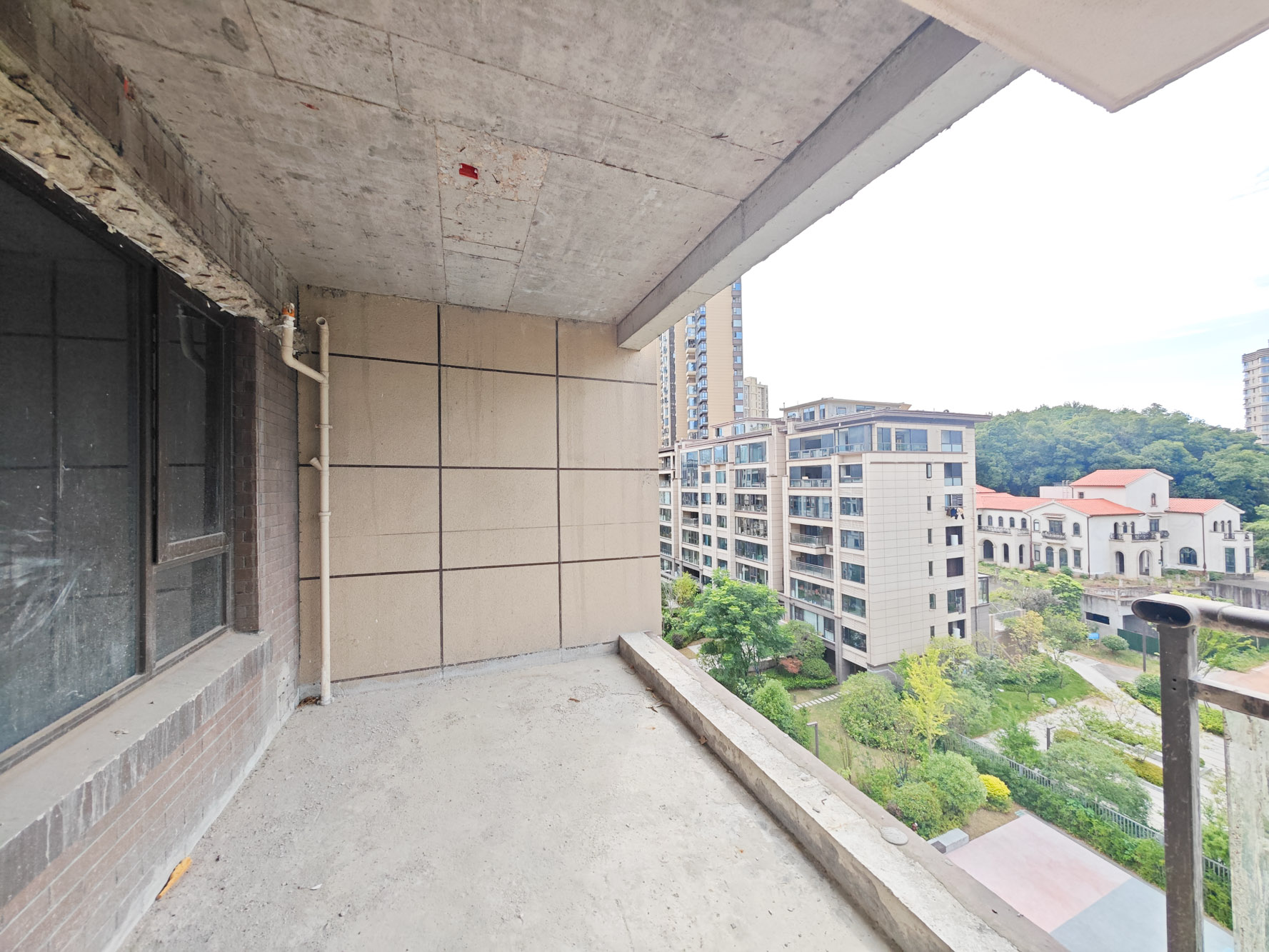 保利城（中航城国际社区、郡原美村）  4室2厅1卫   150.00万阳台