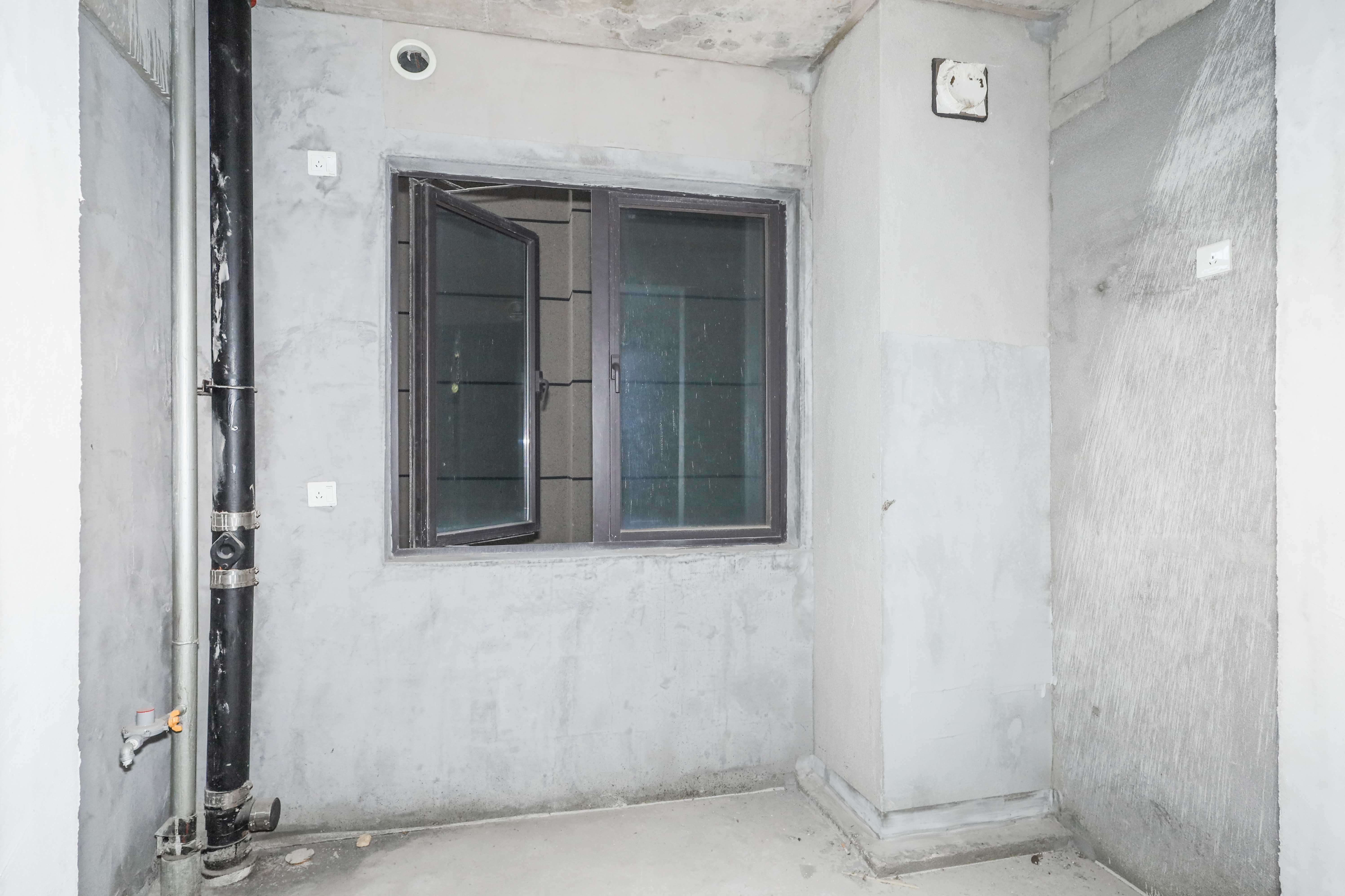 建发央著  4室2厅2卫   217.00万厨房