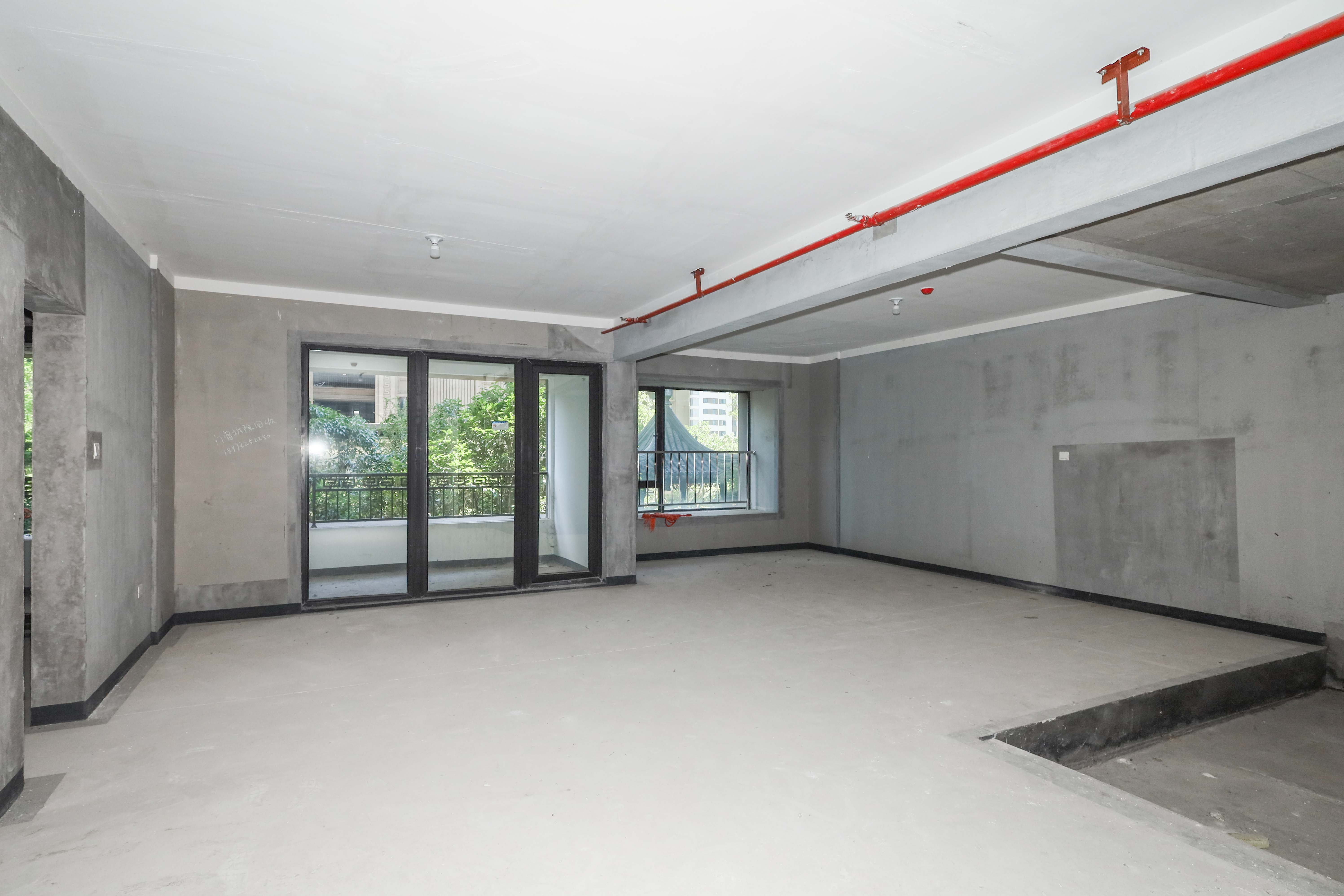 建发央著  4室2厅2卫   217.00万客厅
