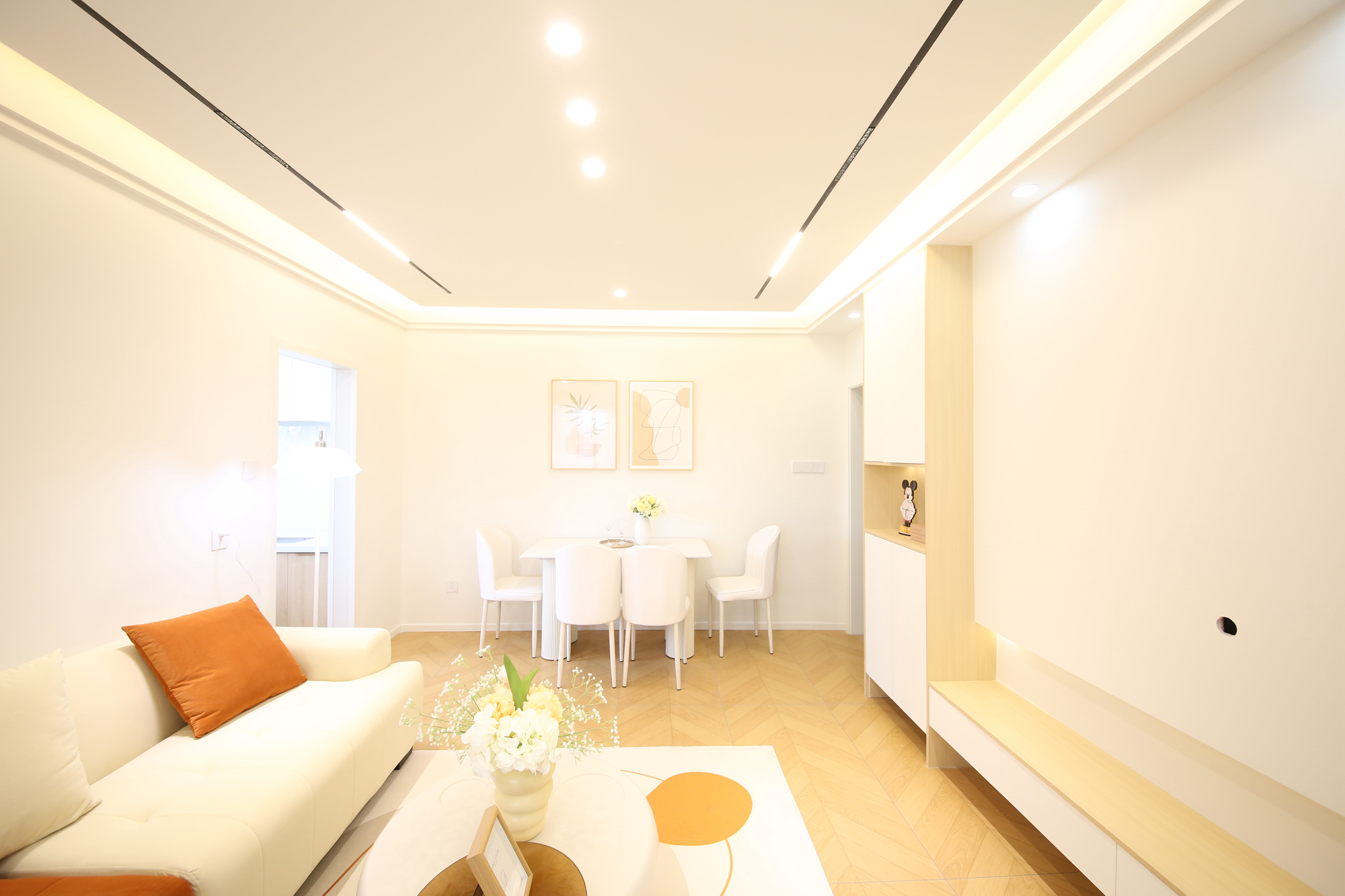 都市先锋  3室2厅1卫    84.8万客厅