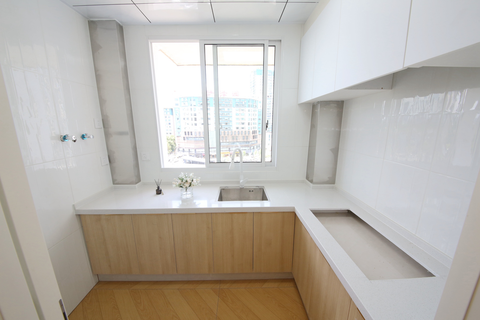 都市先锋  3室2厅1卫    84.8万厨房