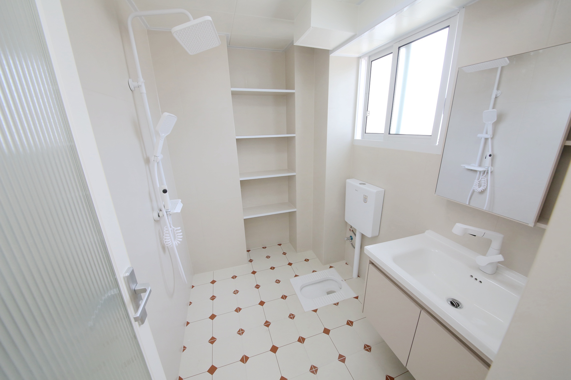 都市先锋  3室2厅1卫    84.8万卫生间