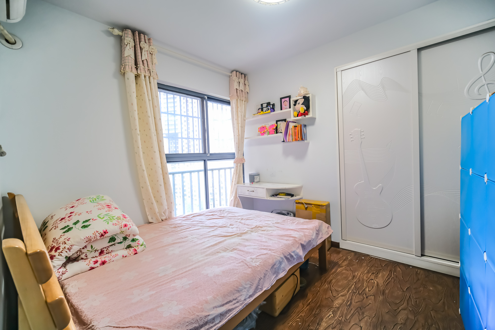 三一街区  2室2厅2卫    57.9万 三一街区  2室2厅2卫    57.9万卧室