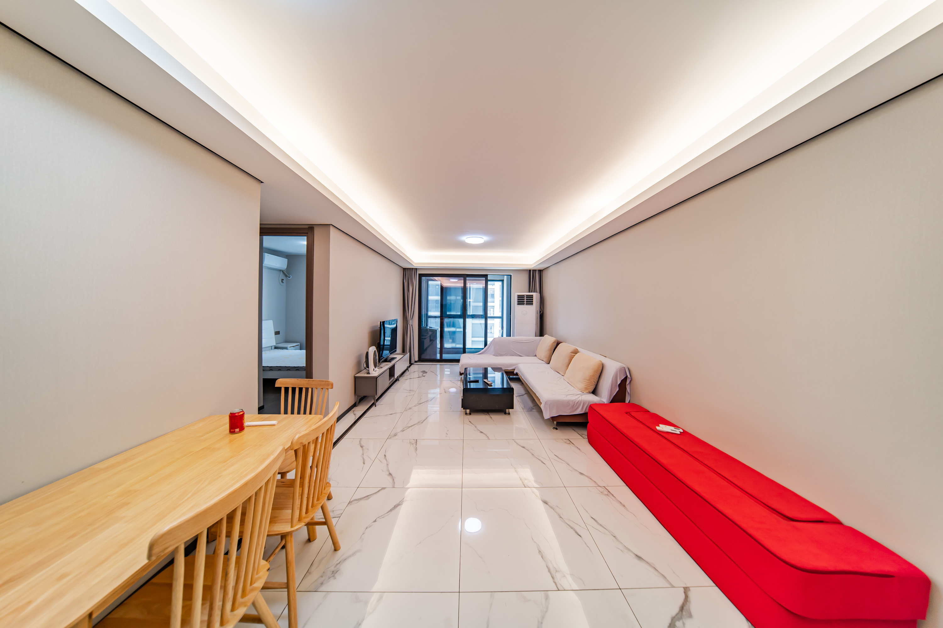 中海阅麓山一期  3室2厅2卫    147.0万客厅