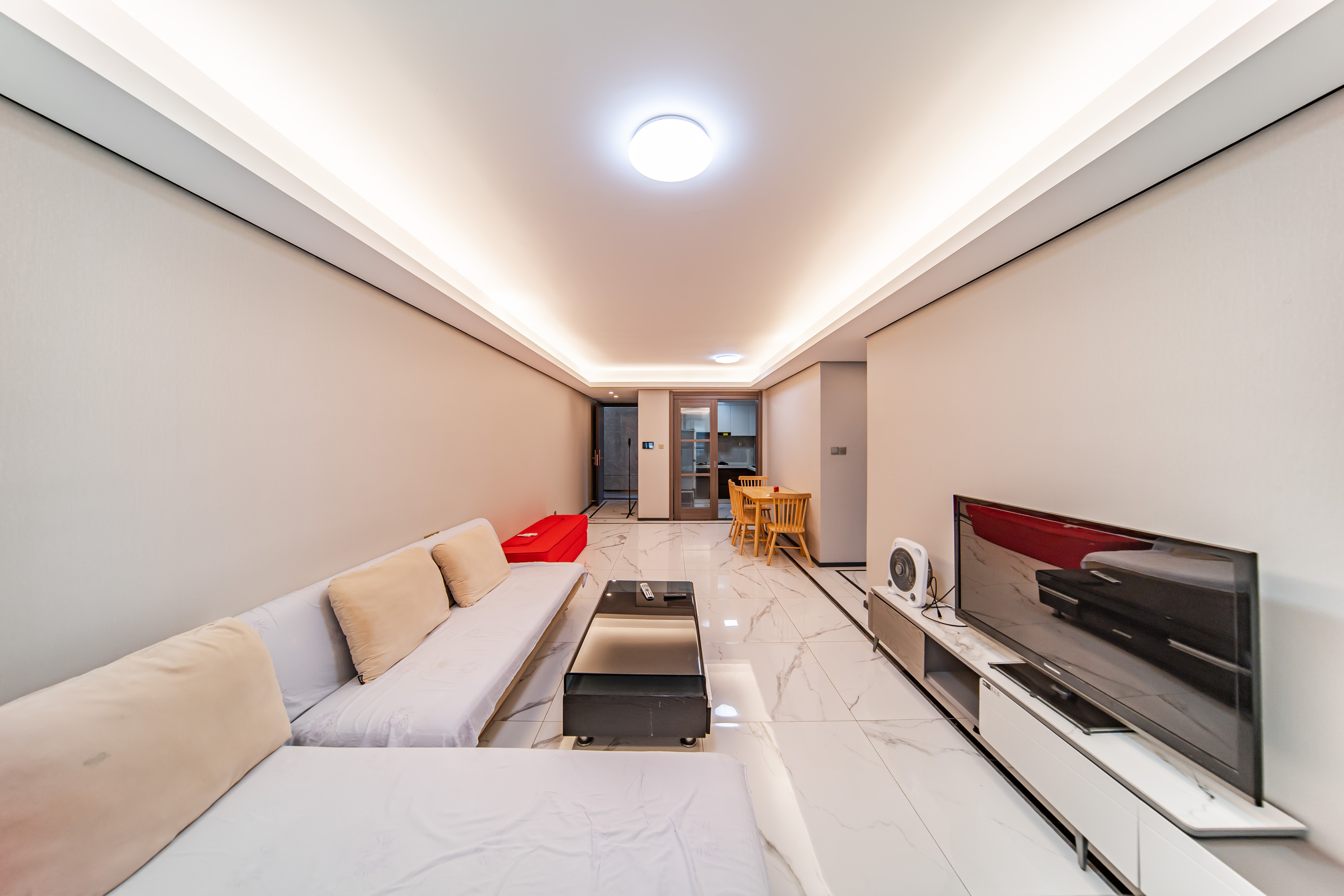 中海阅麓山一期  3室2厅2卫    147.0万客厅