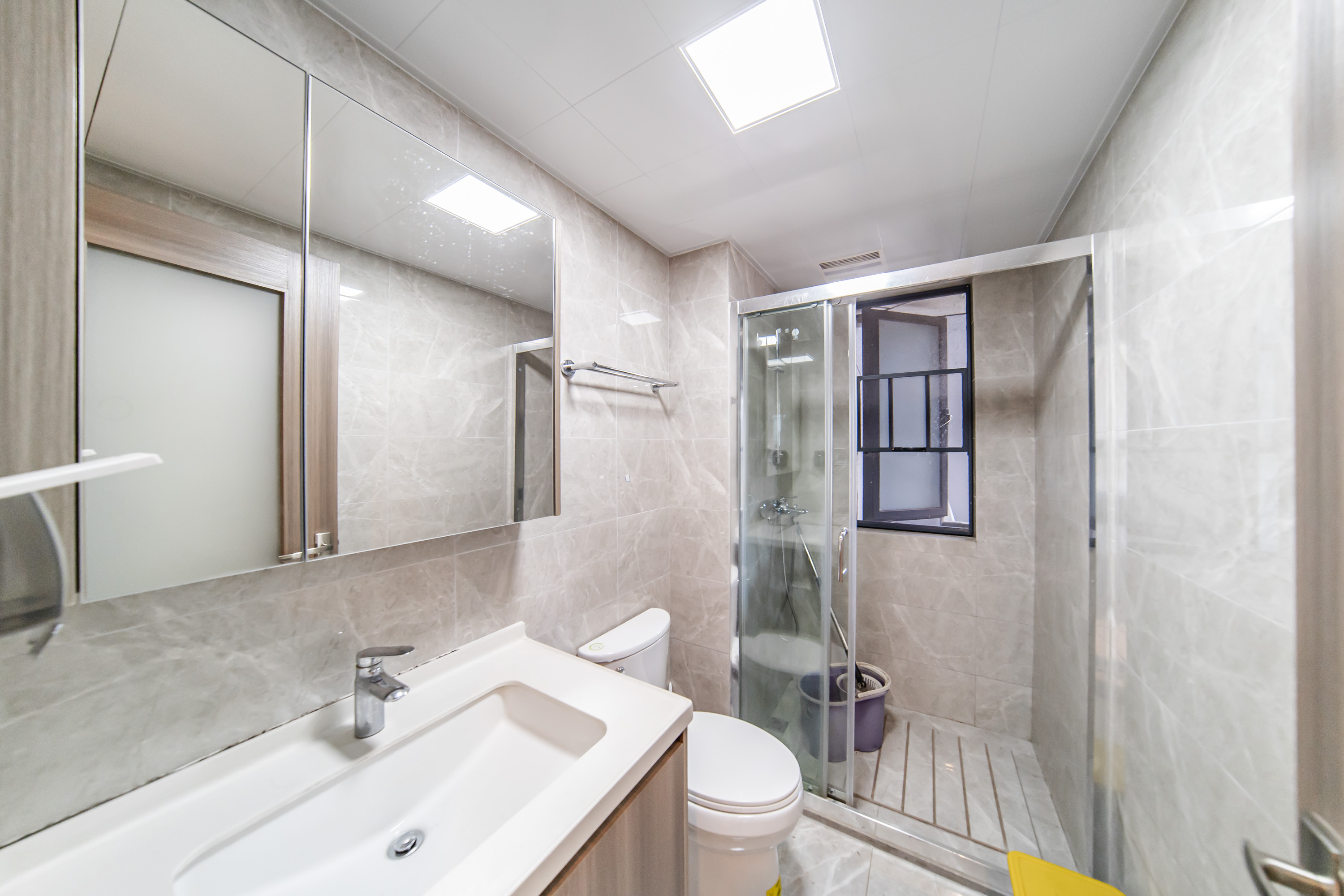 中海阅麓山一期  3室2厅2卫    147.0万卫生间