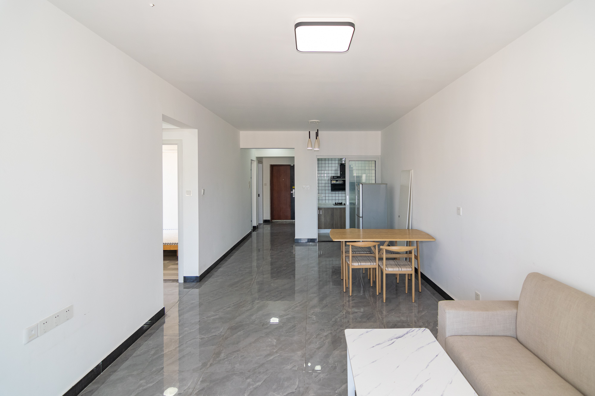 中粮鸿云 3室2厅2卫 65.0万 中粮鸿云 3室2厅2卫 65.0万客厅