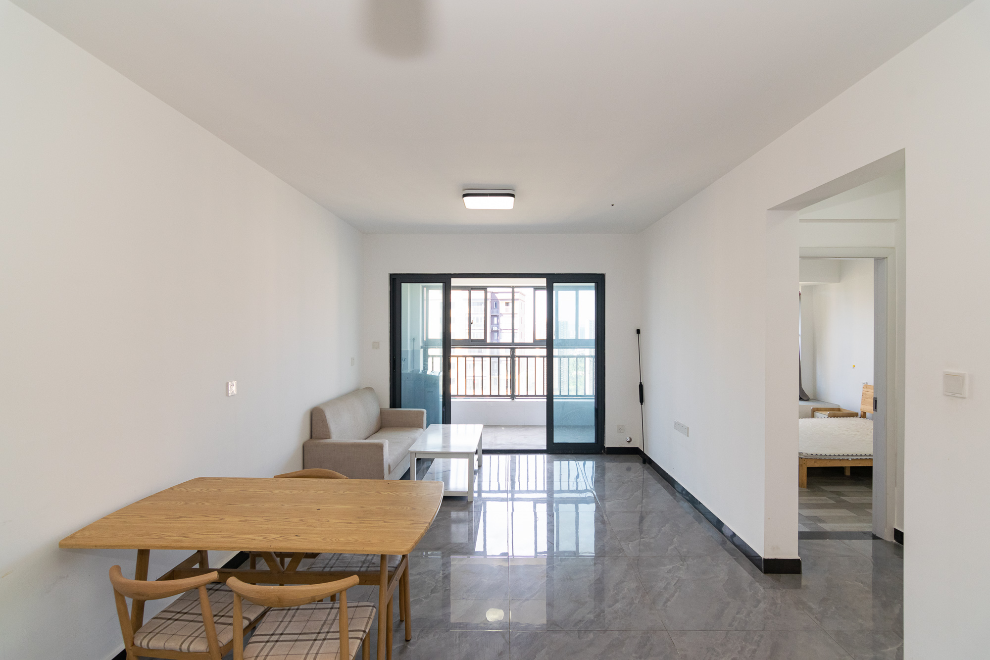 中粮鸿云 3室2厅2卫 65.0万 中粮鸿云 3室2厅2卫 65.0万客厅