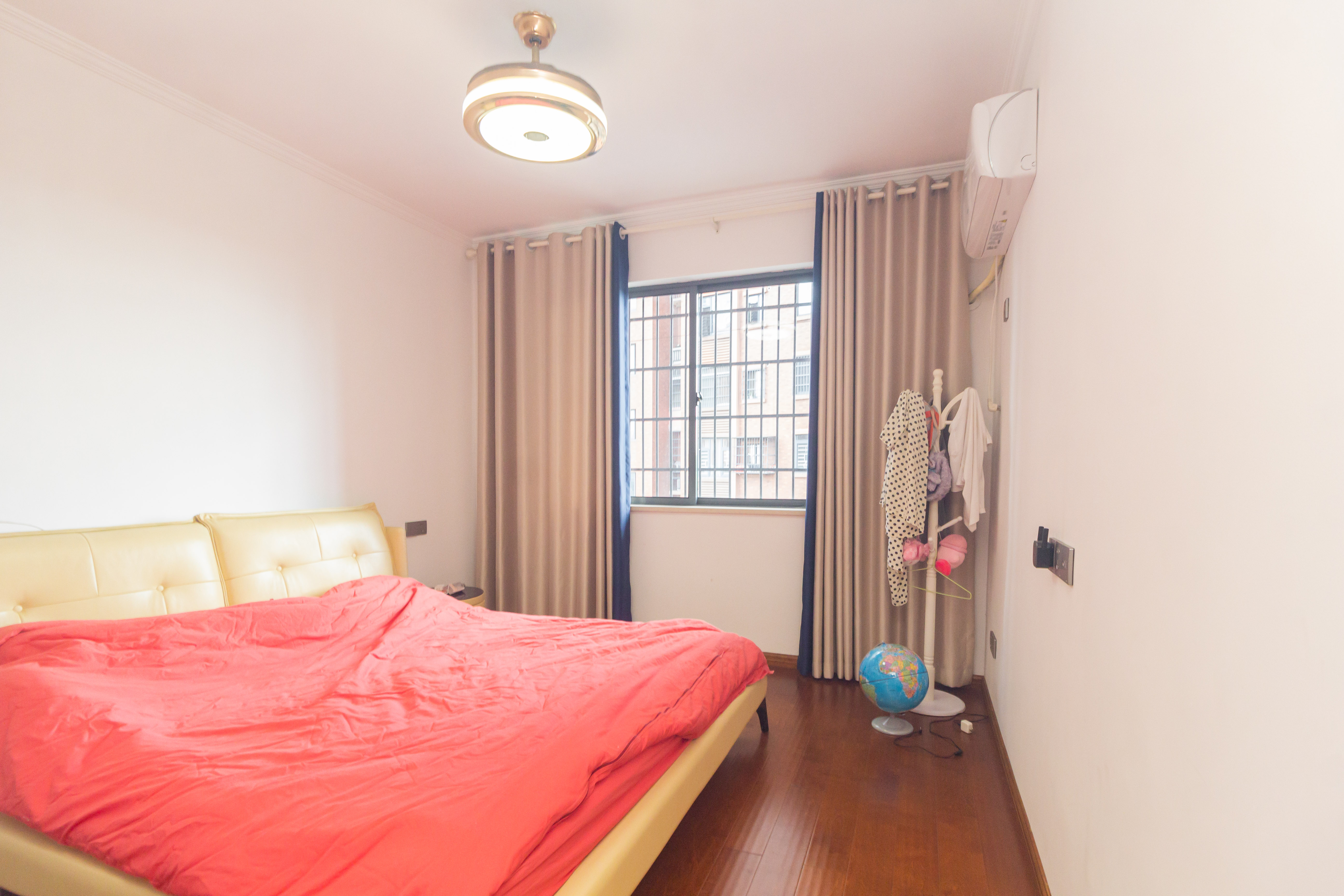 辉宏橄榄城  4室2厅2卫    115.0万 辉宏橄榄城  4室2厅2卫    115.0万卧室