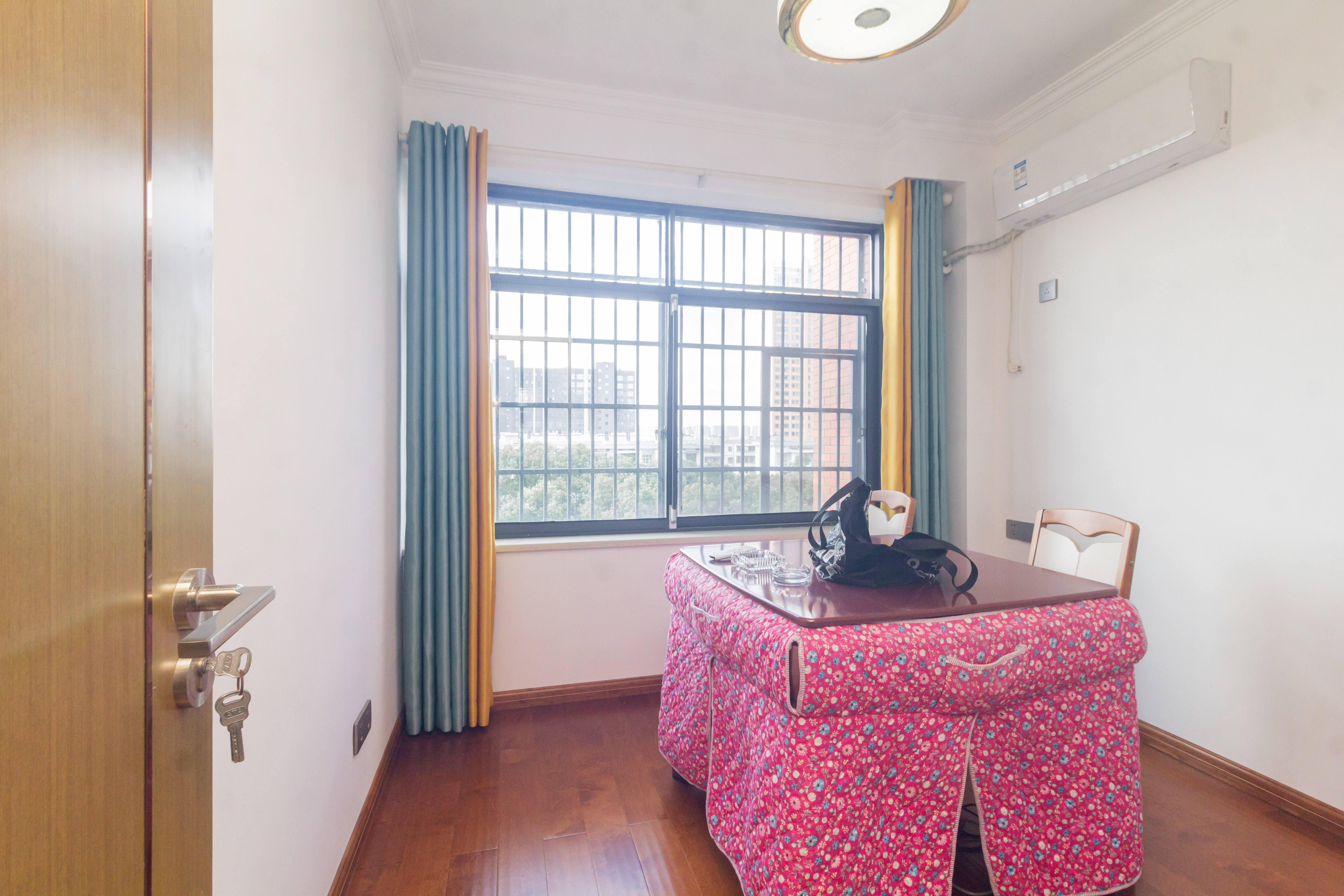 辉宏橄榄城  4室2厅2卫    115.0万 辉宏橄榄城  4室2厅2卫    115.0万卧室