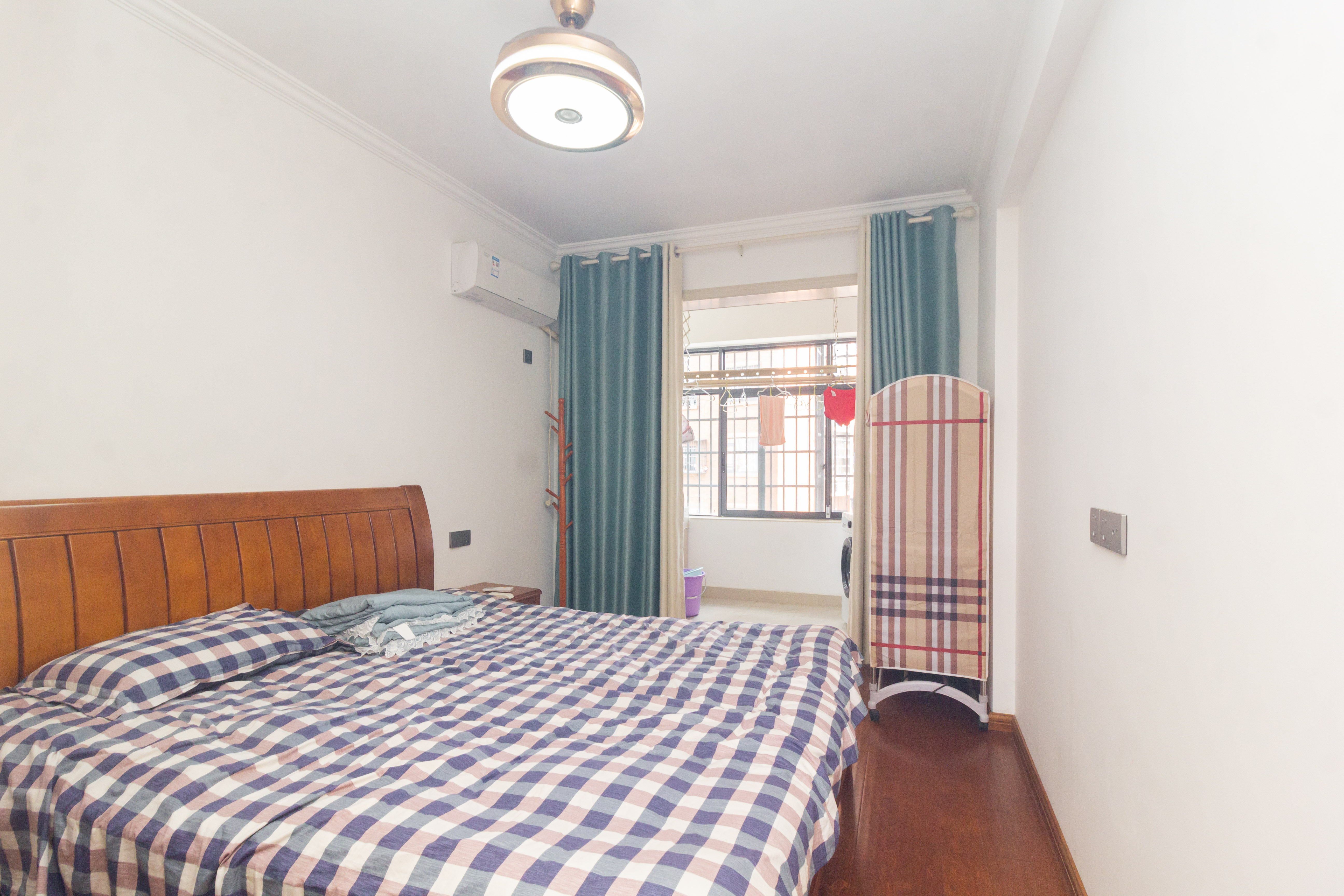 辉宏橄榄城  4室2厅2卫    115.0万 辉宏橄榄城  4室2厅2卫    115.0万卧室