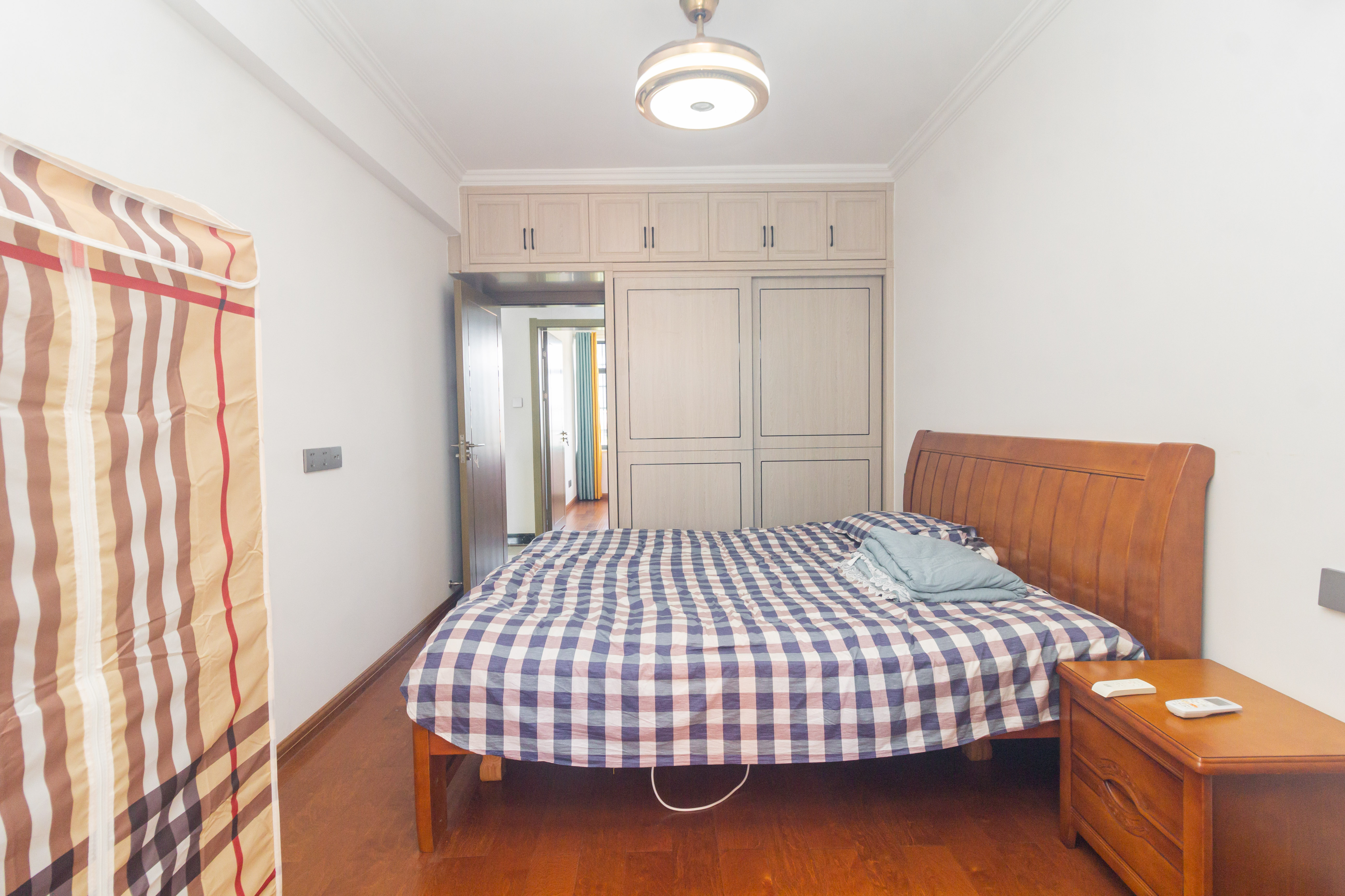 辉宏橄榄城  4室2厅2卫    115.0万 辉宏橄榄城  4室2厅2卫    115.0万卧室