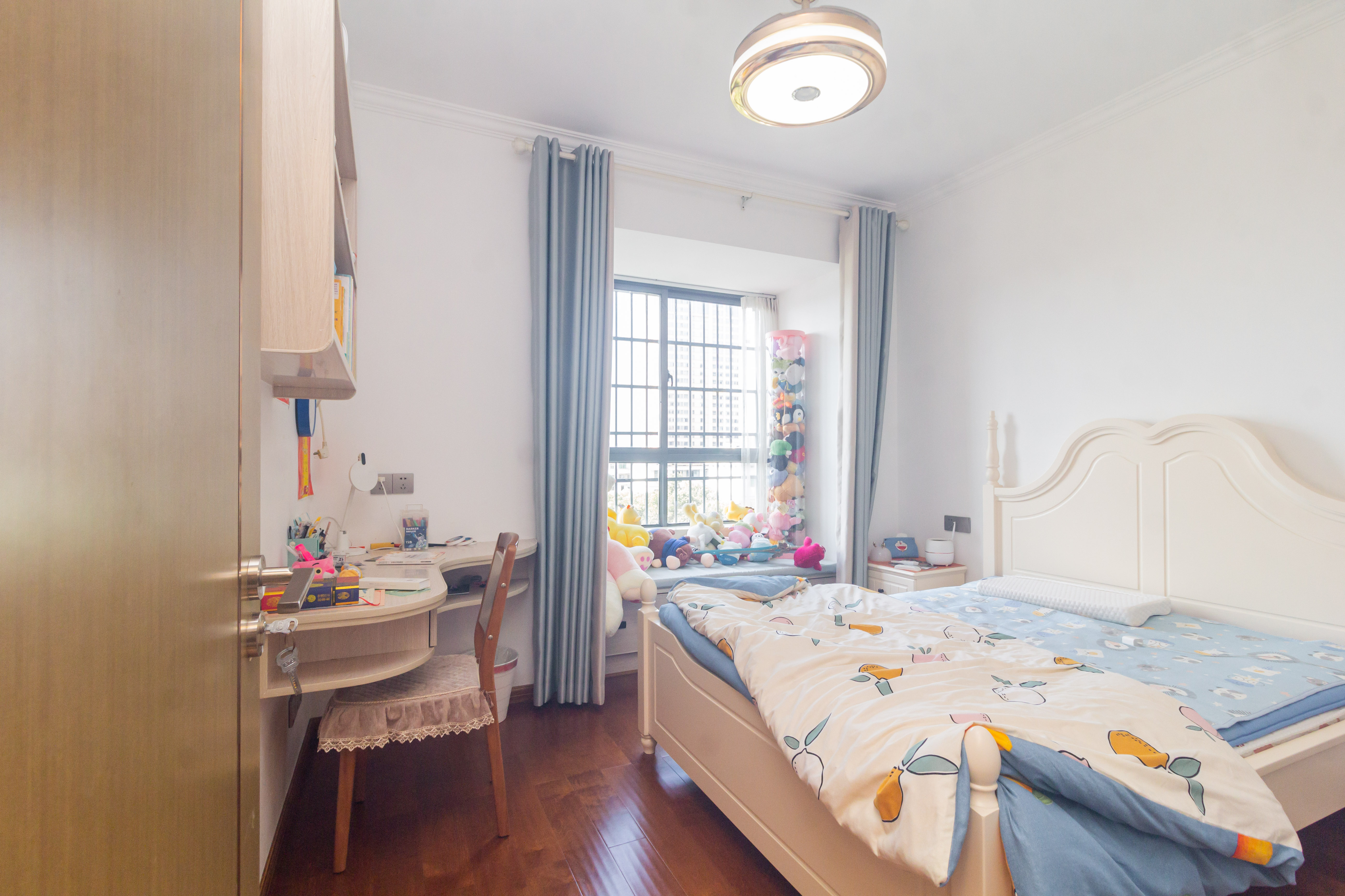 辉宏橄榄城  4室2厅2卫    115.0万 辉宏橄榄城  4室2厅2卫    115.0万卧室