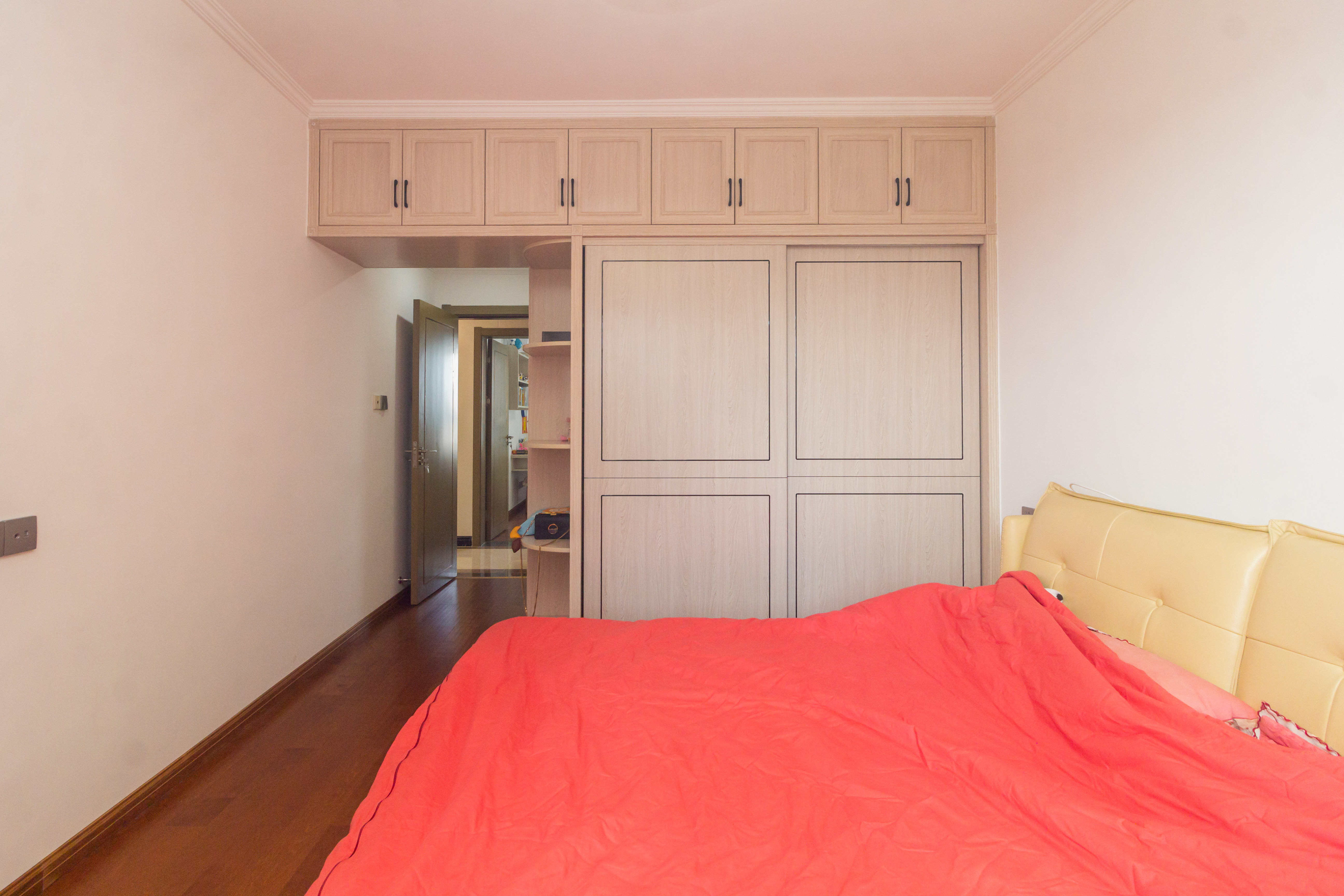 辉宏橄榄城  4室2厅2卫    115.0万 辉宏橄榄城  4室2厅2卫    115.0万卧室