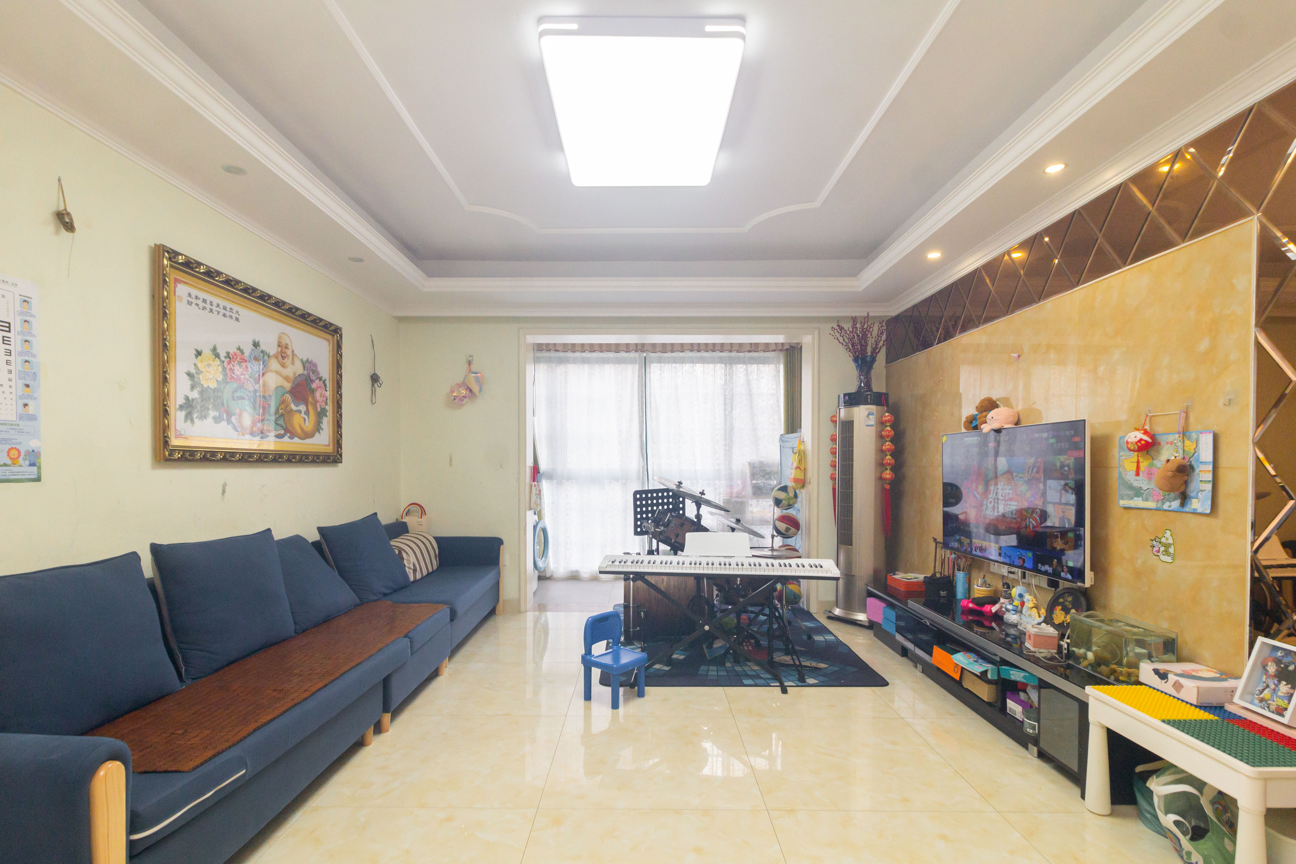 紫云阁 3室2厅2卫 69.8万 紫云阁 3室2厅2卫 69.8万客厅