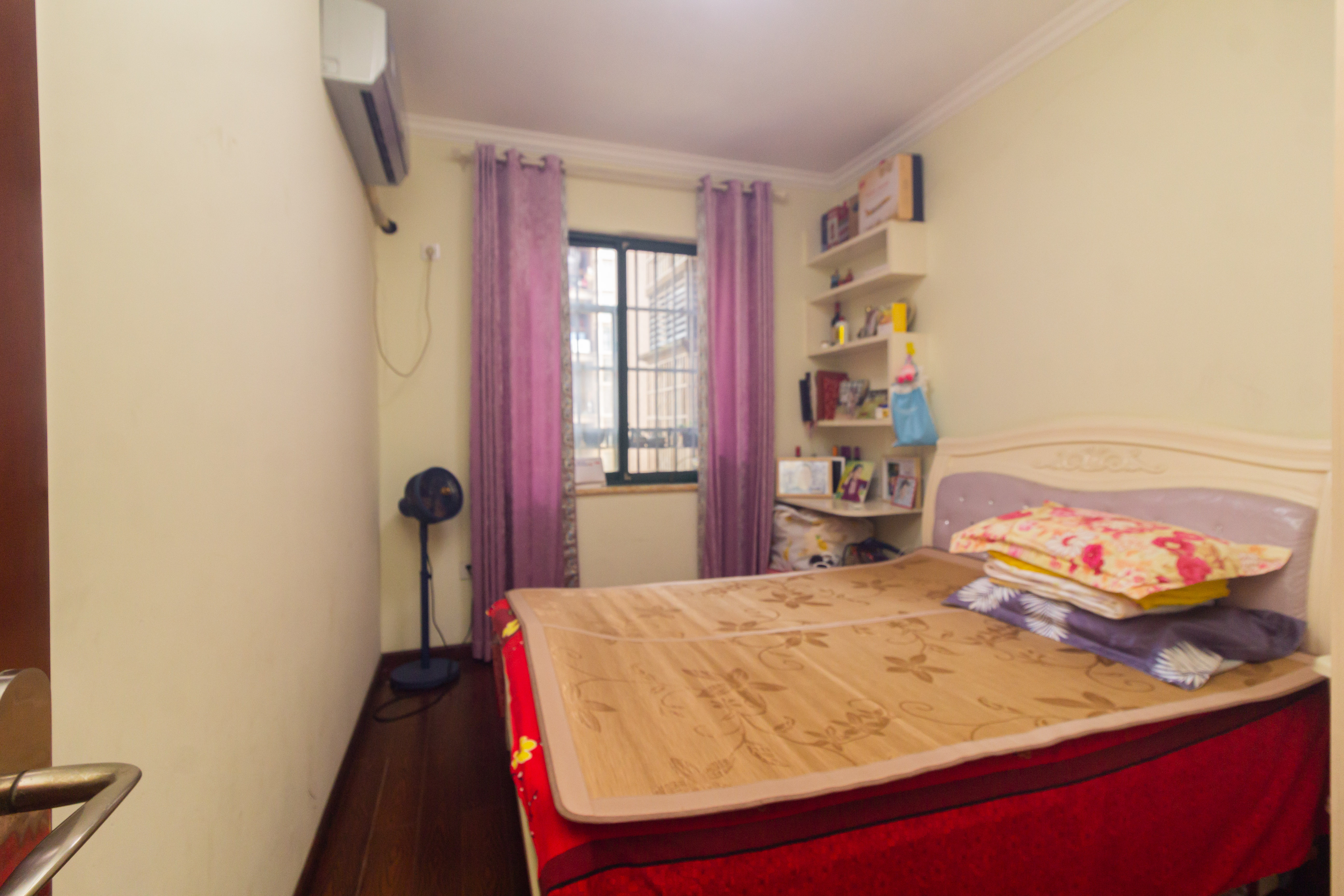 紫云阁 3室2厅2卫 69.8万 紫云阁 3室2厅2卫 69.8万卧室