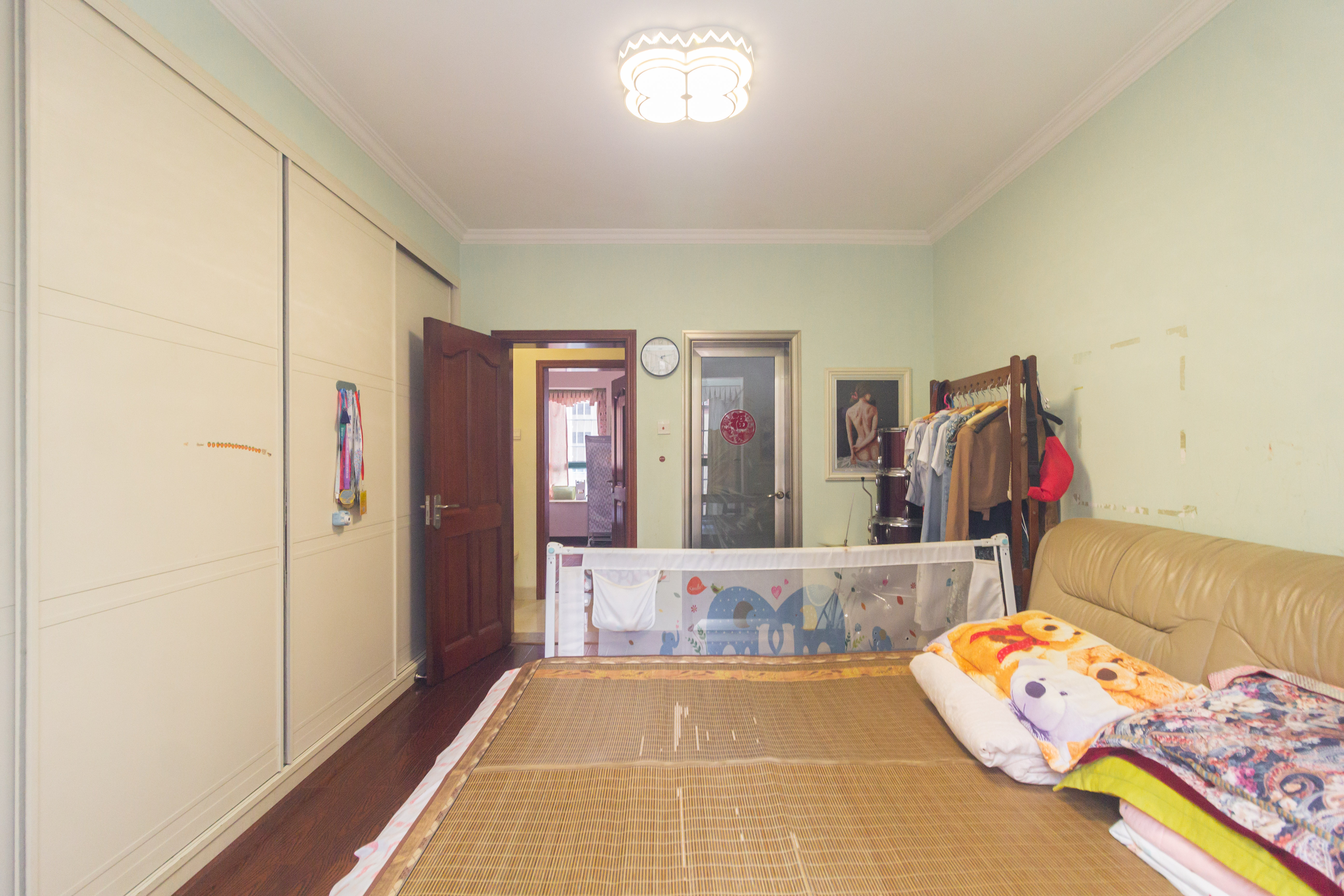 紫云阁 3室2厅2卫 69.8万 紫云阁 3室2厅2卫 69.8万卧室