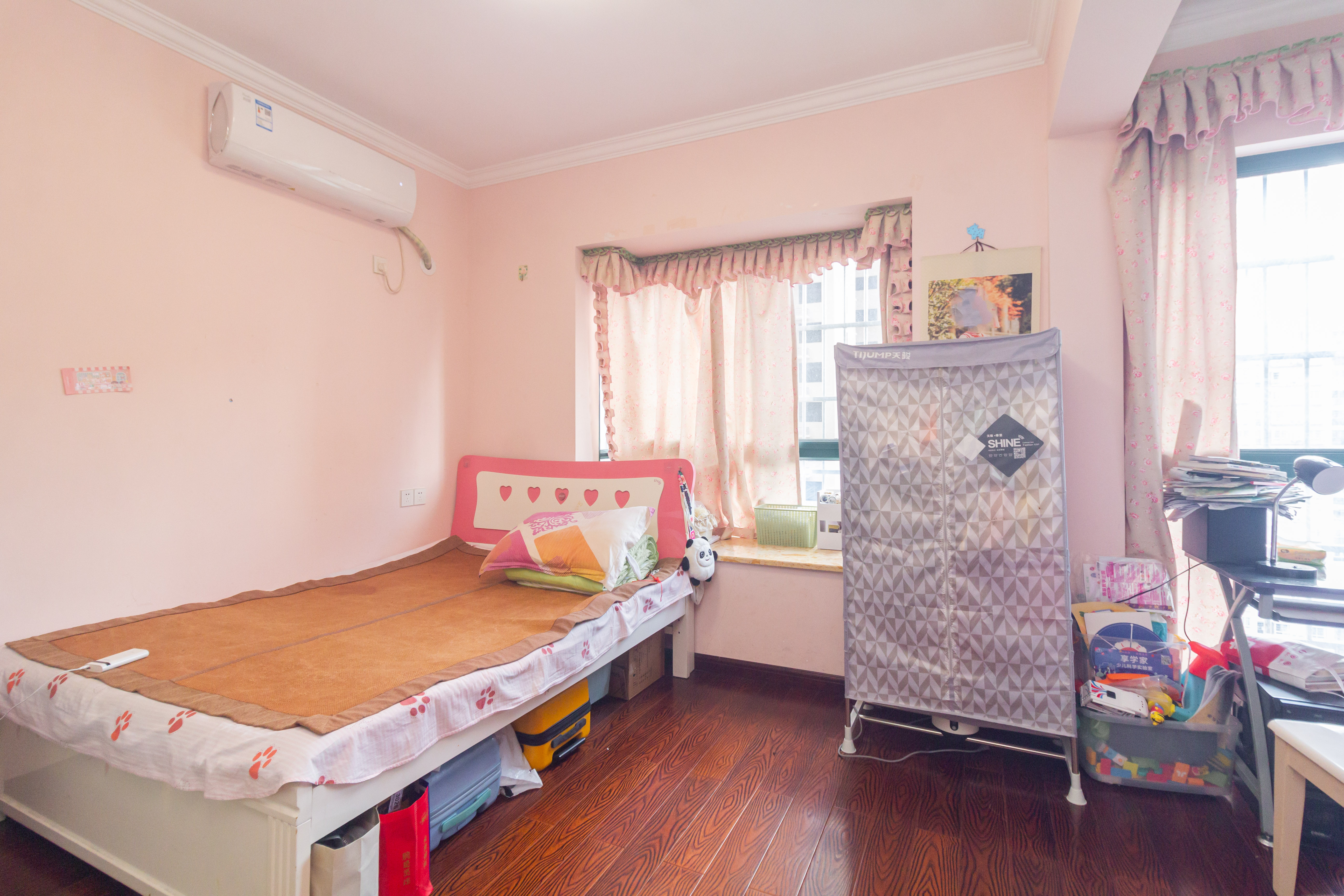 紫云阁 3室2厅2卫 69.8万 紫云阁 3室2厅2卫 69.8万卧室