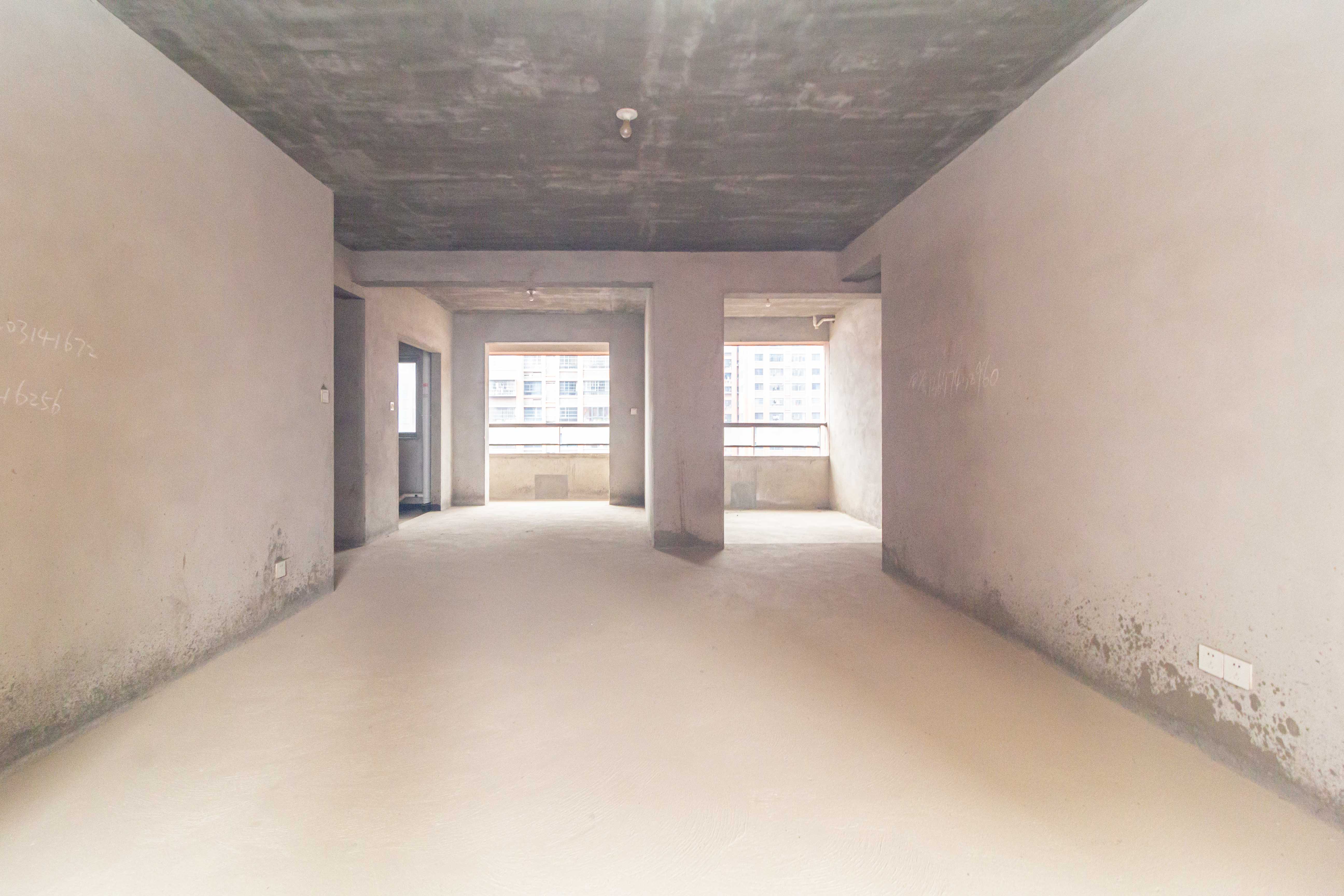 辉宏橄榄城  4室2厅2卫    83.0万 辉宏橄榄城  4室2厅2卫    83.0万客厅