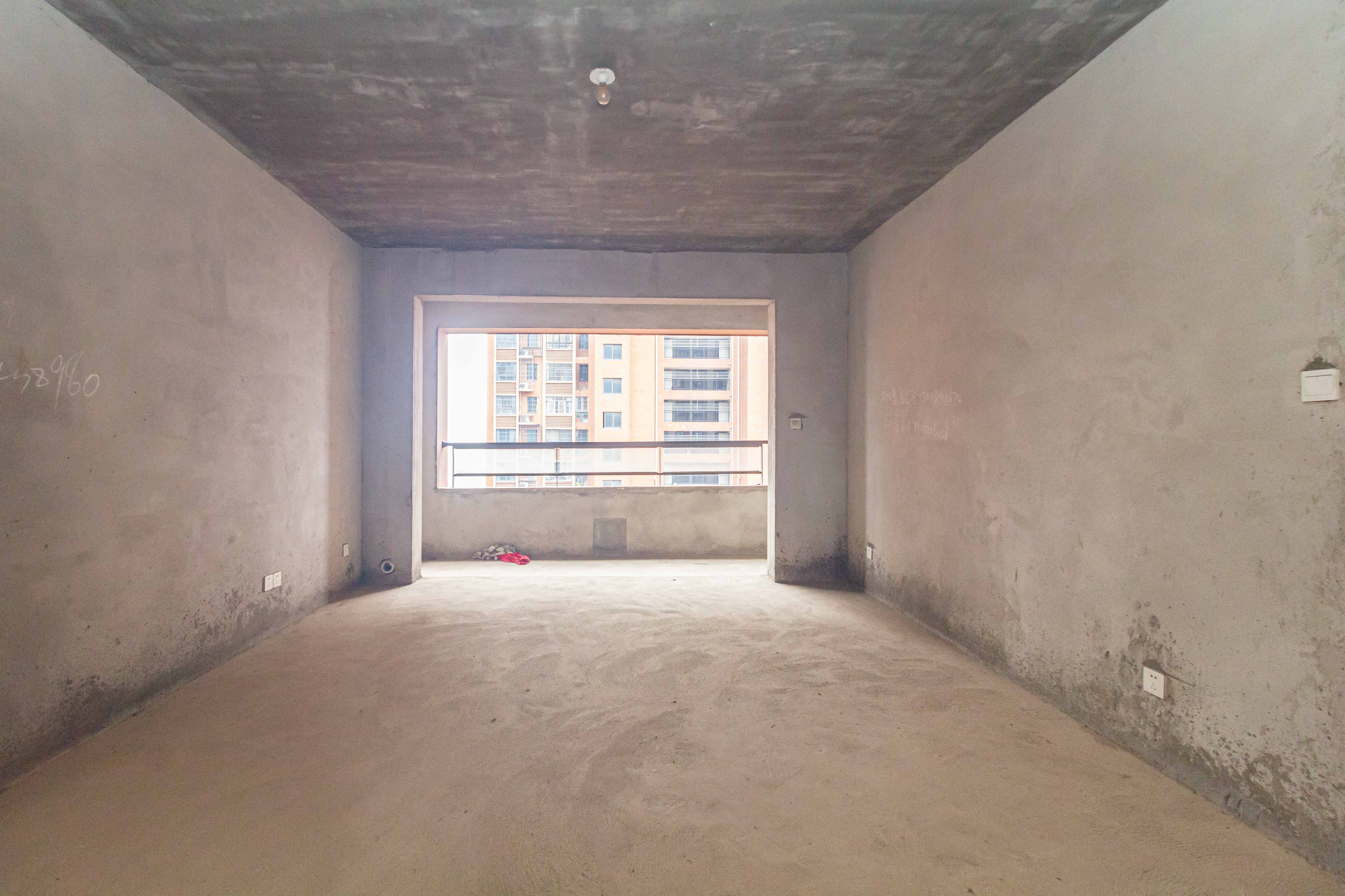 辉宏橄榄城  4室2厅2卫    83.0万 辉宏橄榄城  4室2厅2卫    83.0万客厅