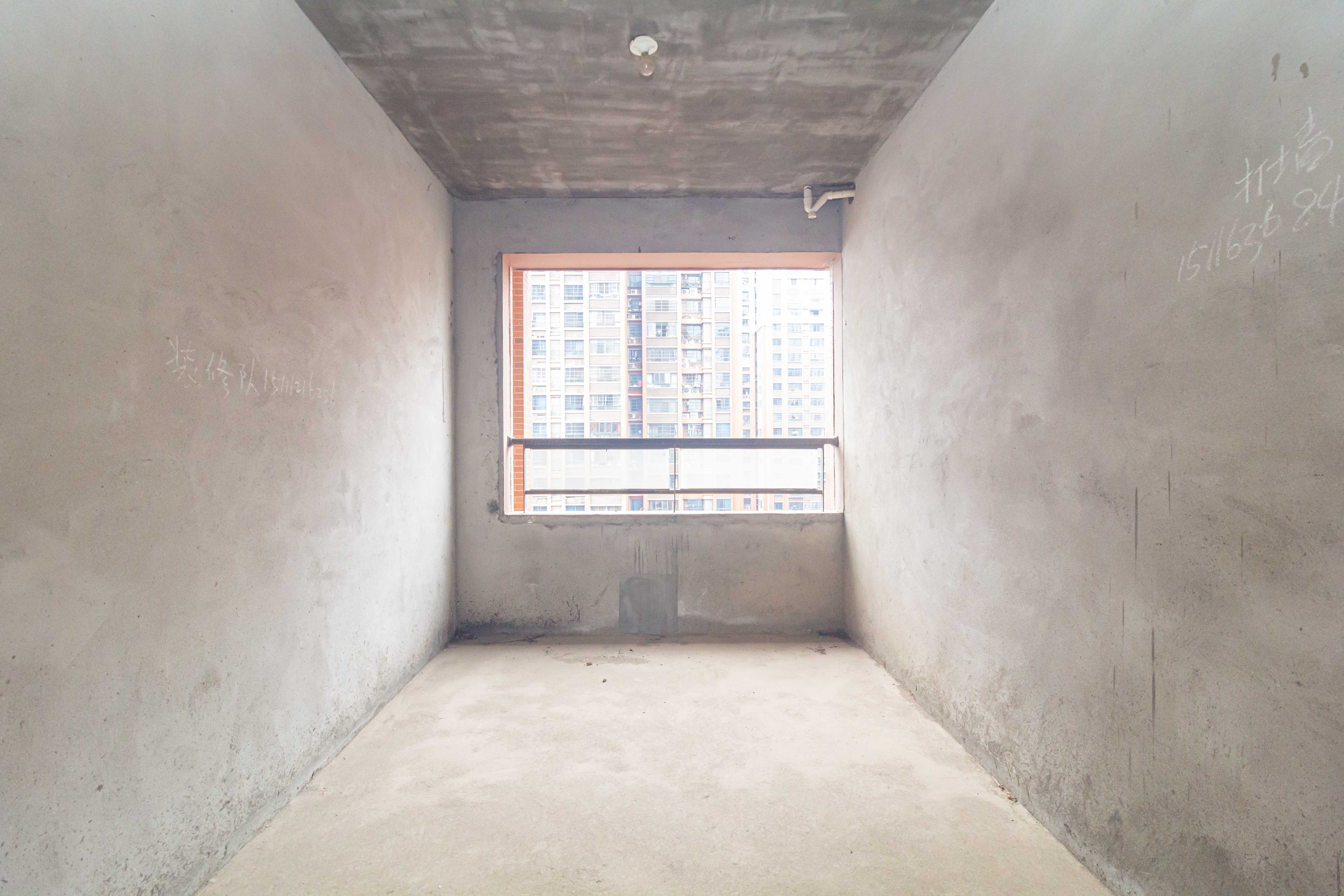 辉宏橄榄城  4室2厅2卫    83.0万 辉宏橄榄城  4室2厅2卫    83.0万卧室