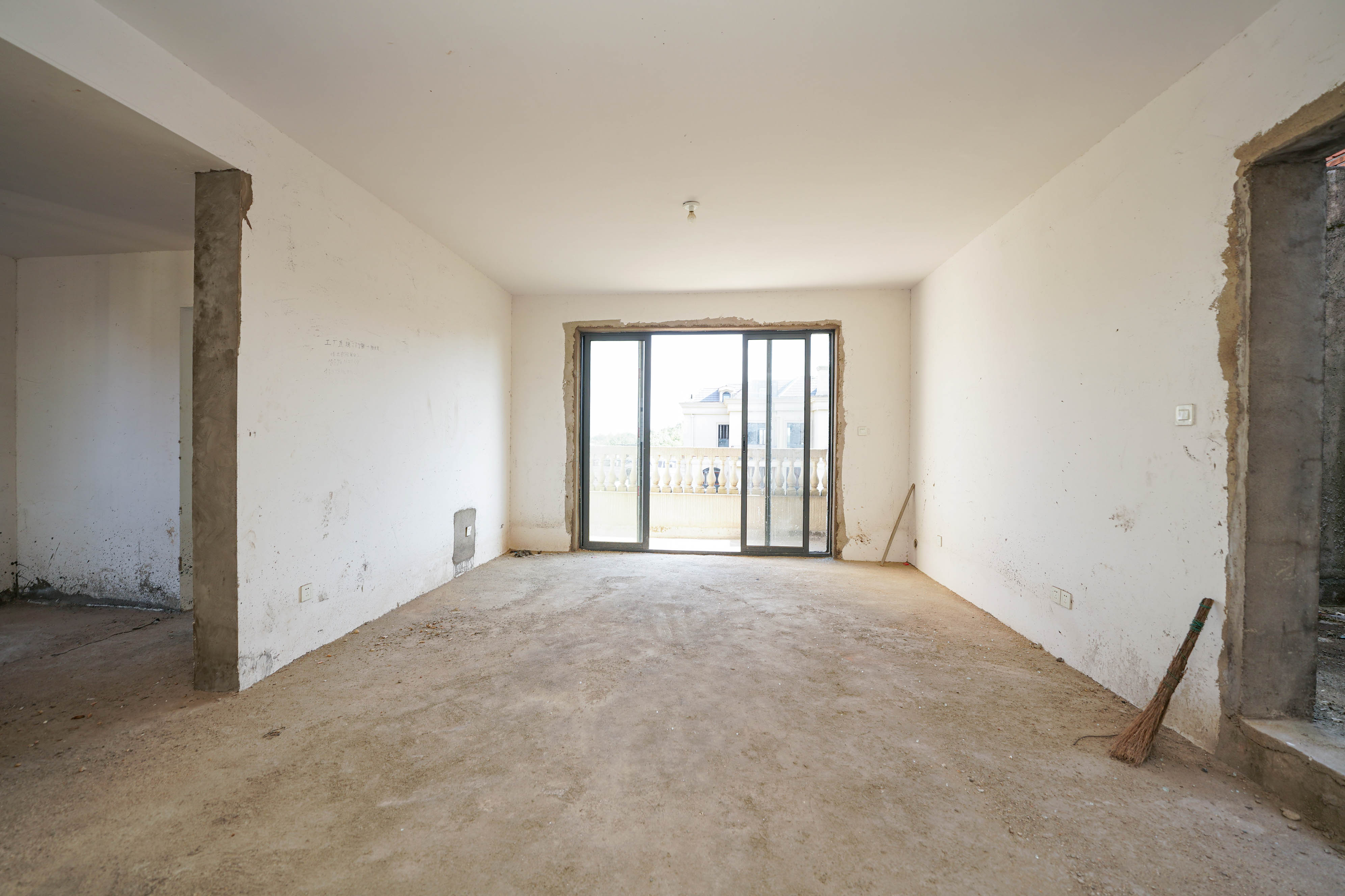 五矿万境蓝山 3室2厅2卫 190.0万 五矿万境蓝山 3室2厅2卫 190.0万客厅