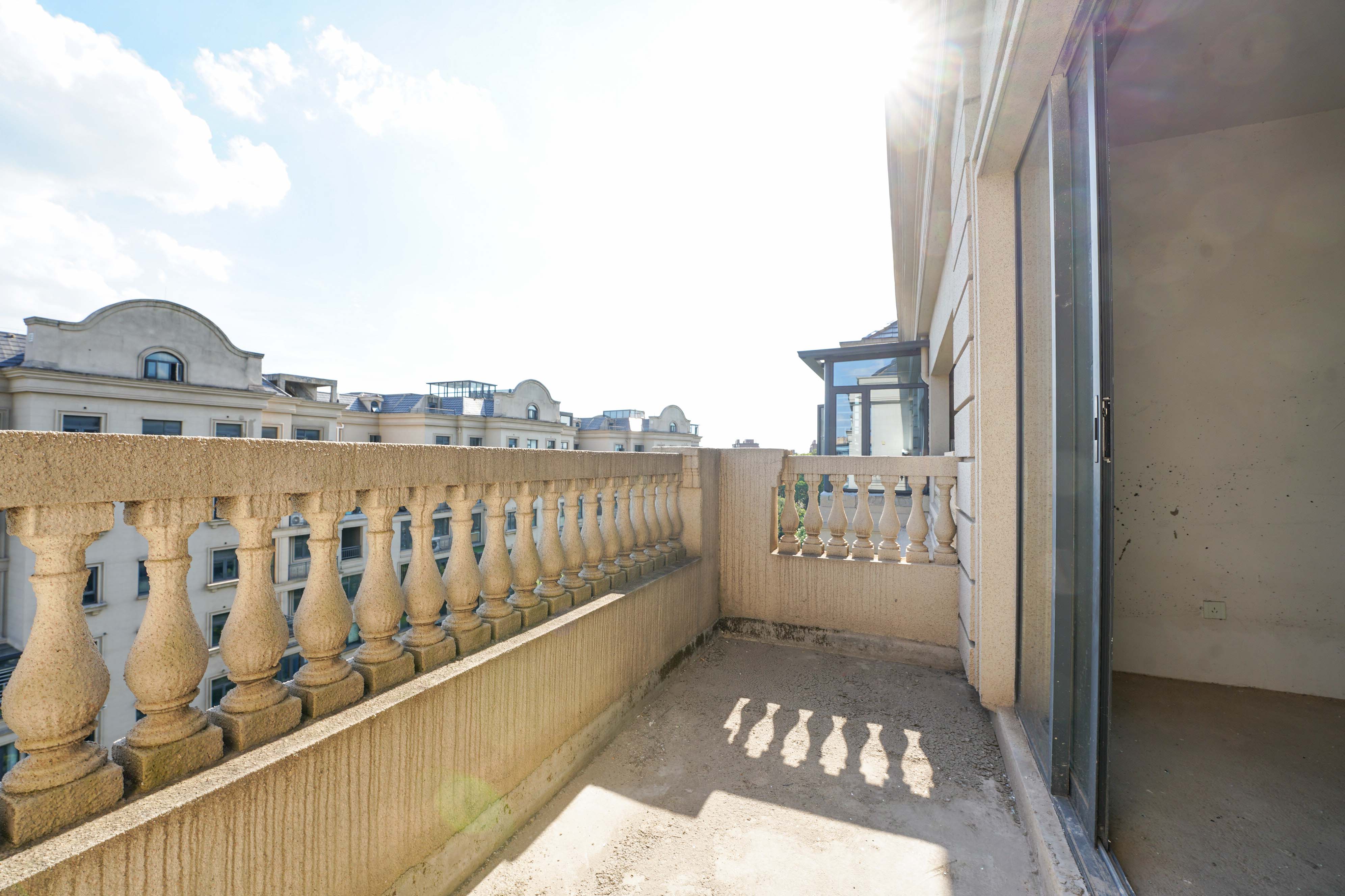 五矿万境蓝山 3室2厅2卫 190.0万 五矿万境蓝山 3室2厅2卫 190.0万阳台