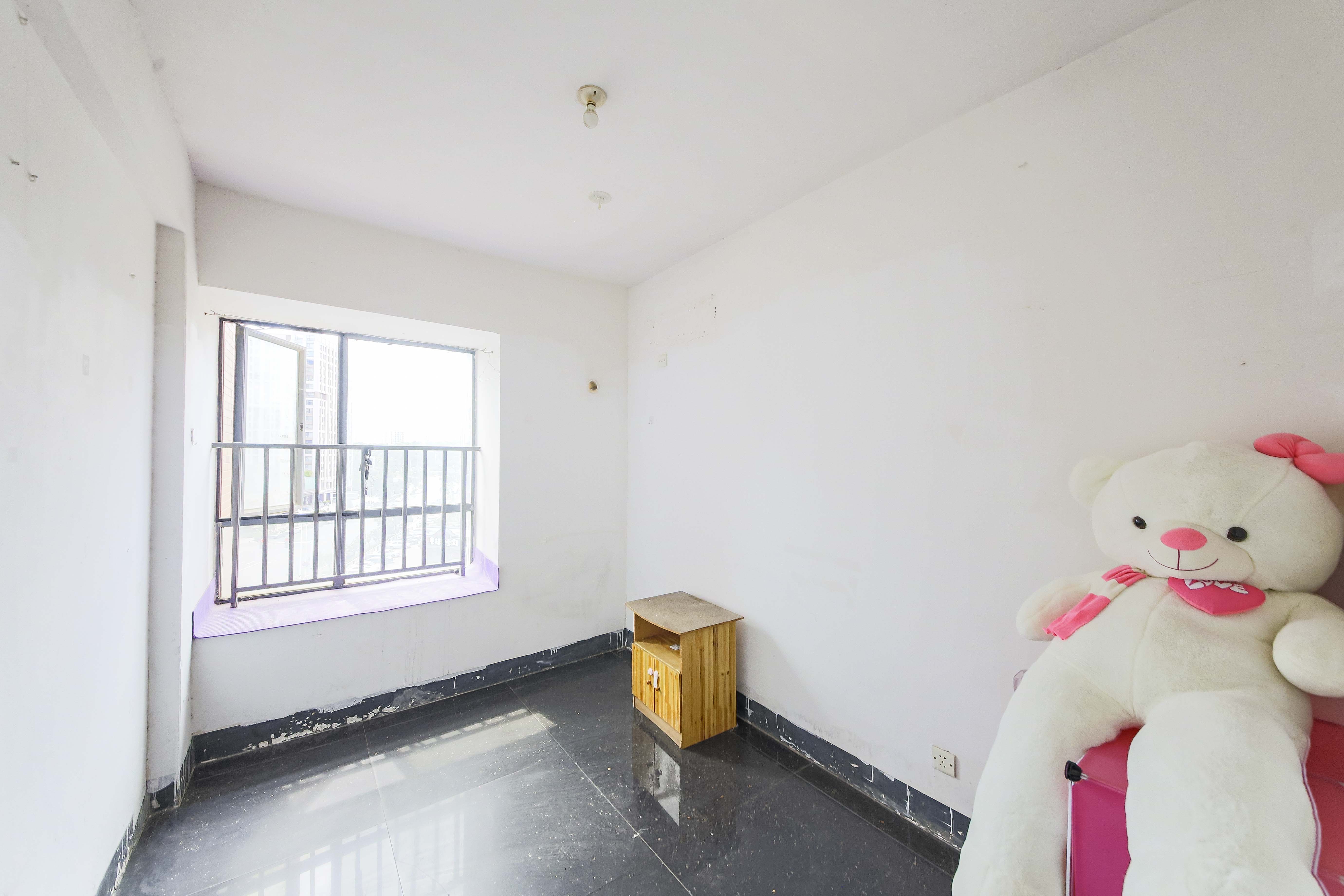湘府名邸（同力家园）  5室2厅2卫   115.00万卧室